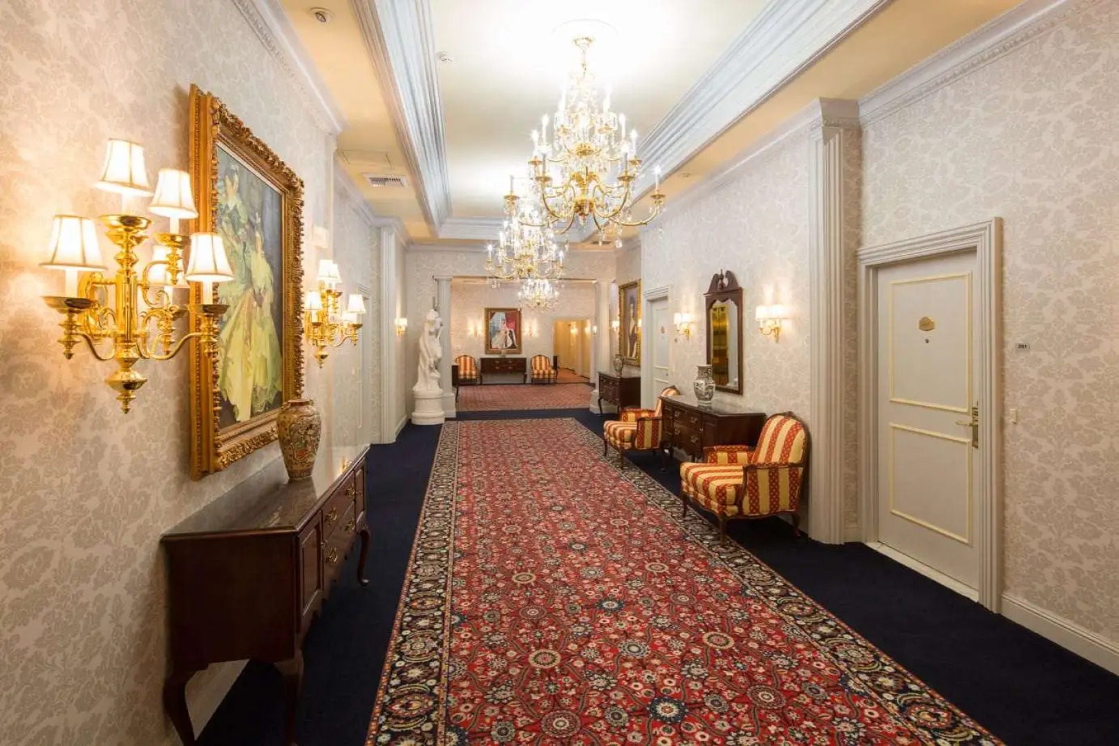 Bristol Hotel, Boutique Collection