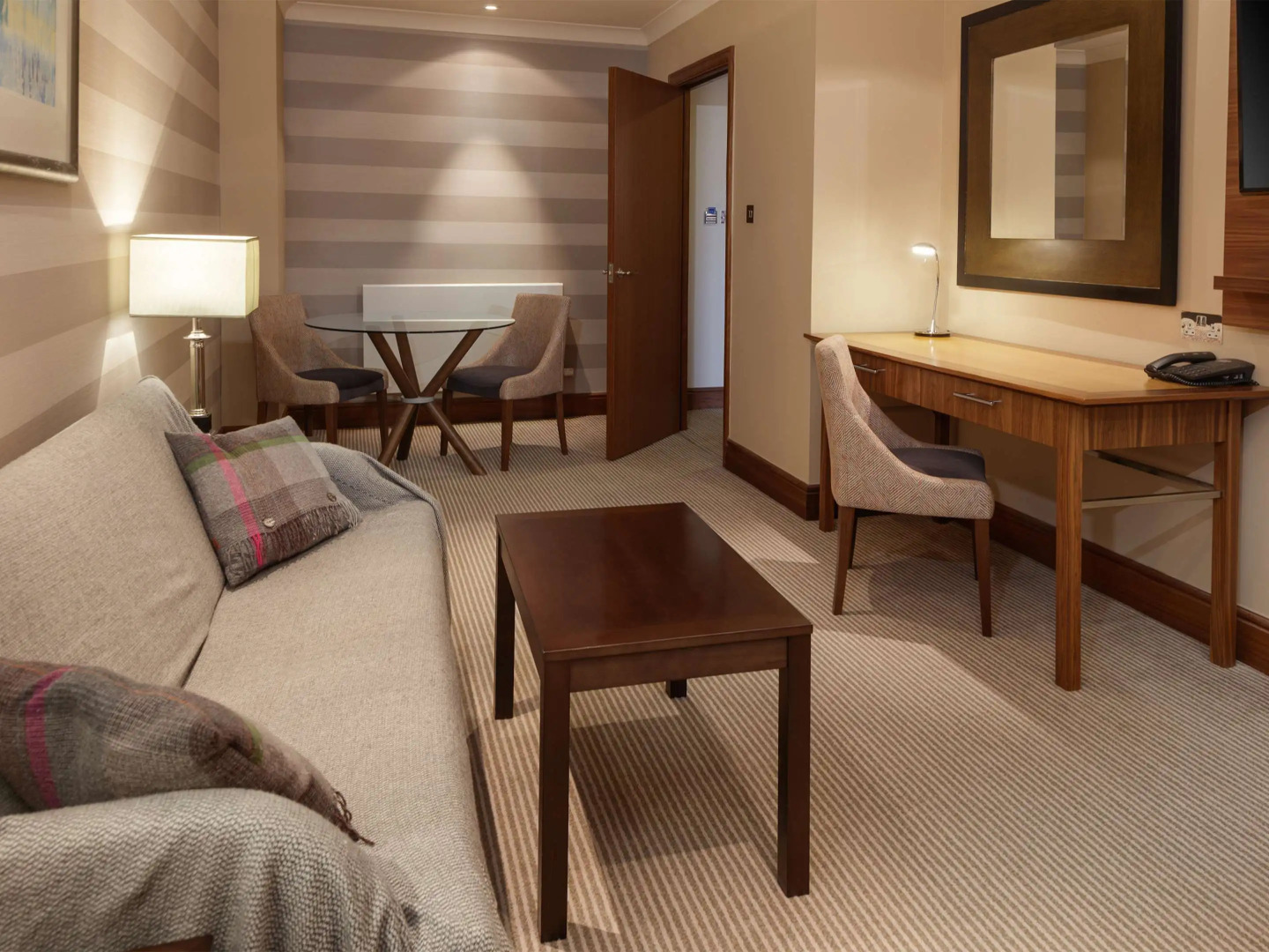 Отель The Cambridge Belfry