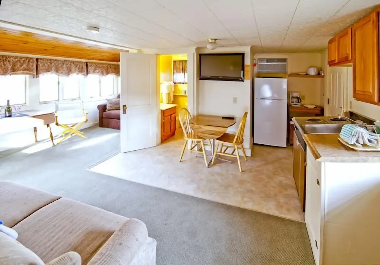 Riverbank Motel and Cabins