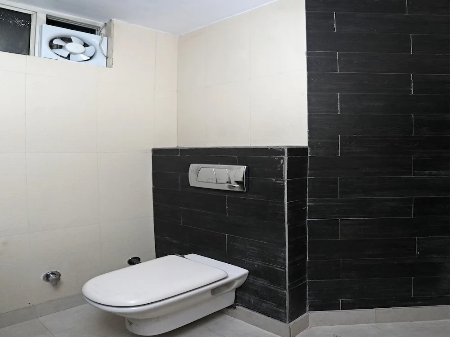 OYO 11061 Hotel Awesome