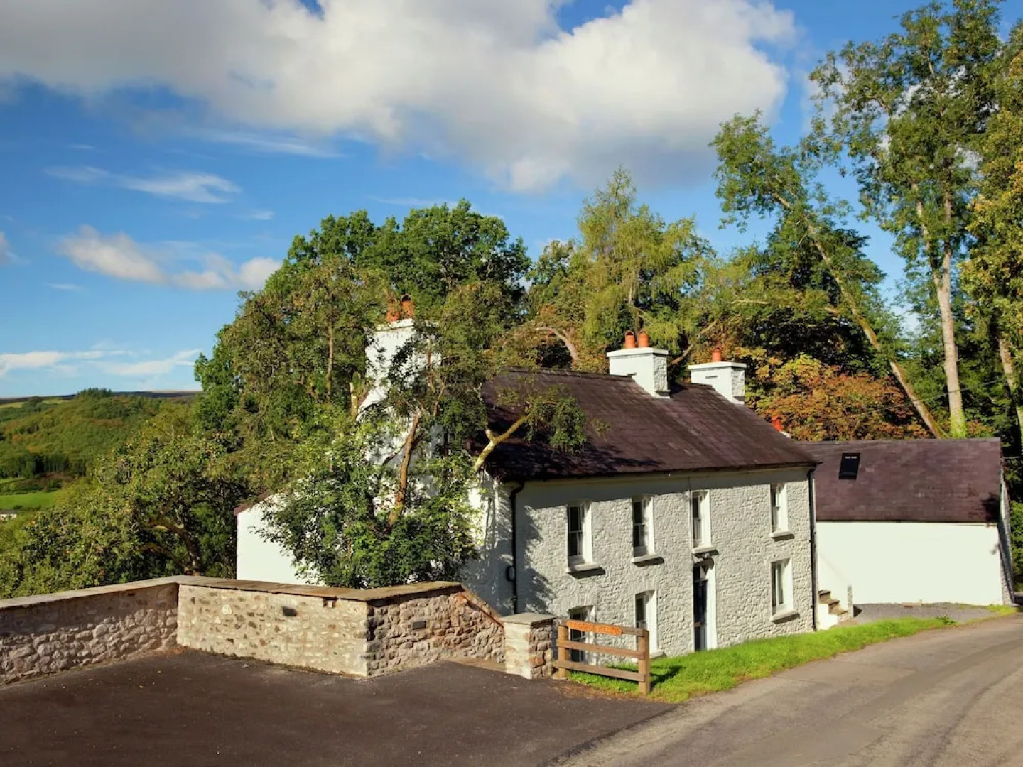 Modern Holiday Home in the Hills of Rhandirmwyn Valley, Nearby the Coast