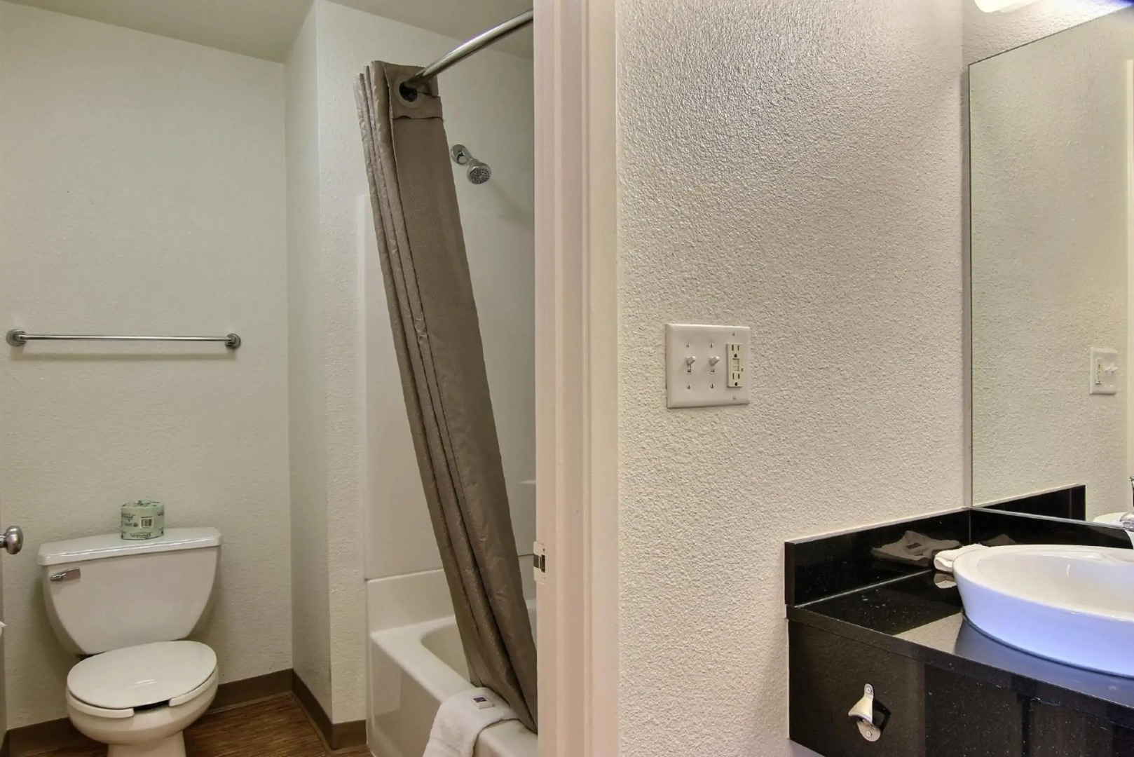 Motel 6 Bismarck, ND