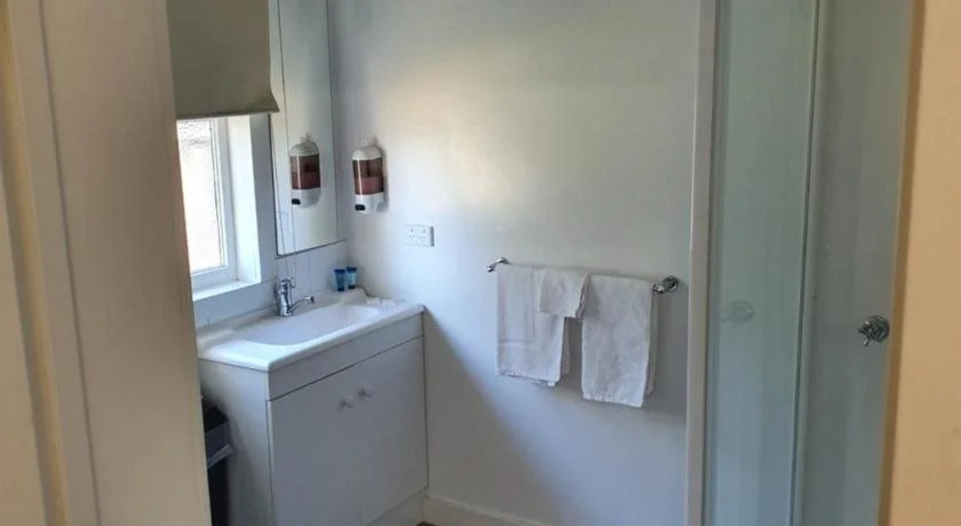 Seven Mile Beach Cabin and Caravan Park