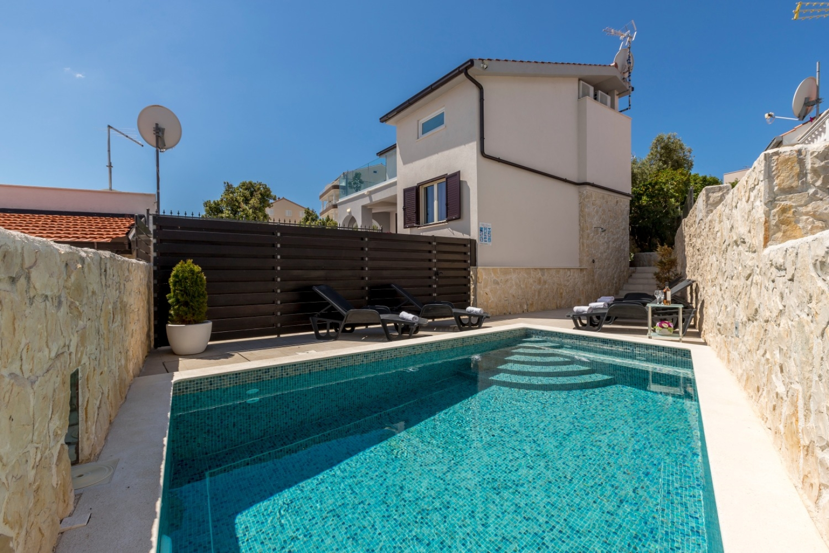 Holiday house Goldie - 30 m from beach: Sevid, Riviera Trogir