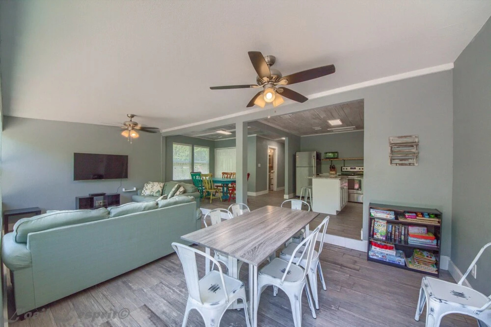 Blue Paradise Rr8554 3 Bedroom Home by RedAwning