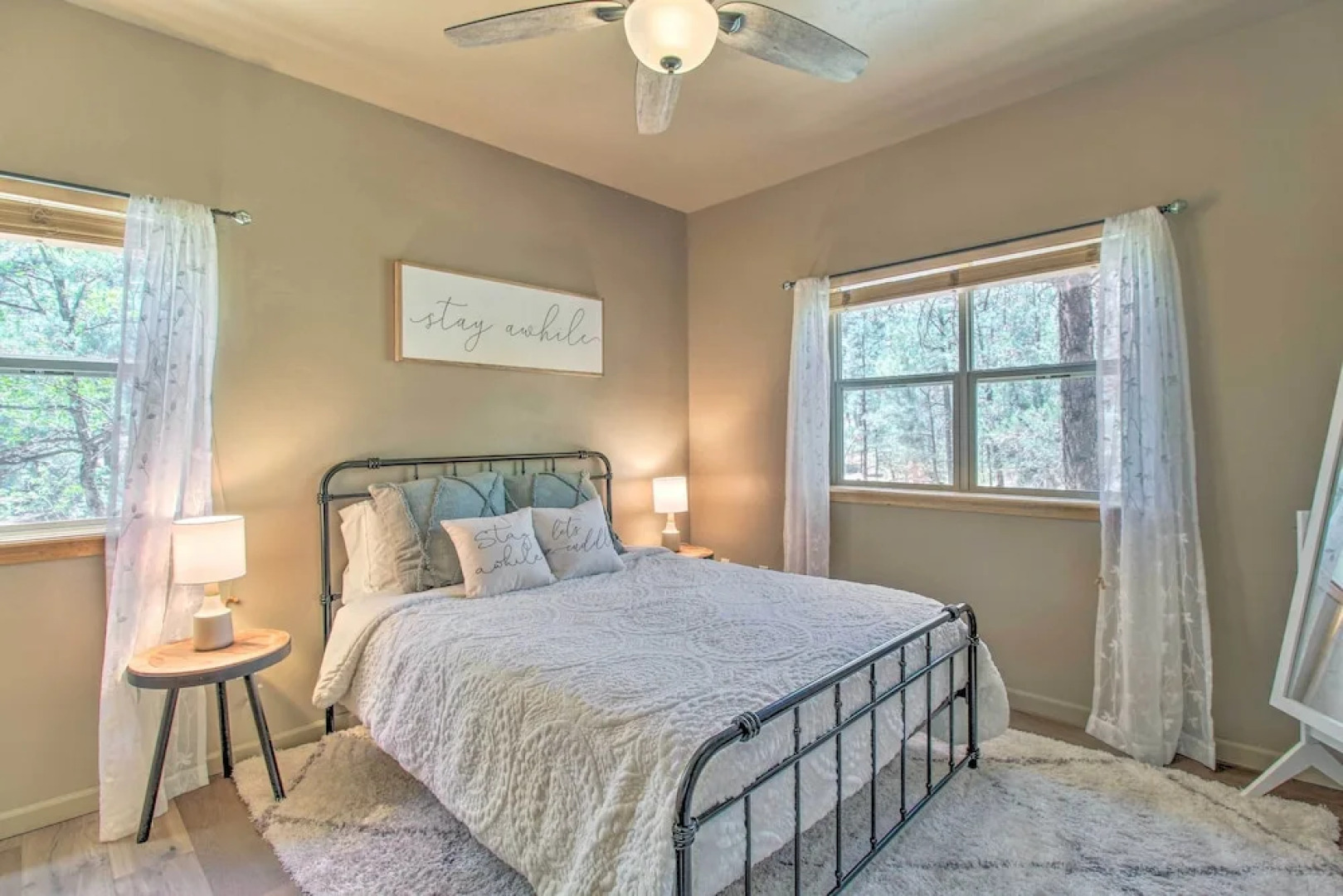 Deck, Grill & Fire Pit: Spacious Show Low Hideaway