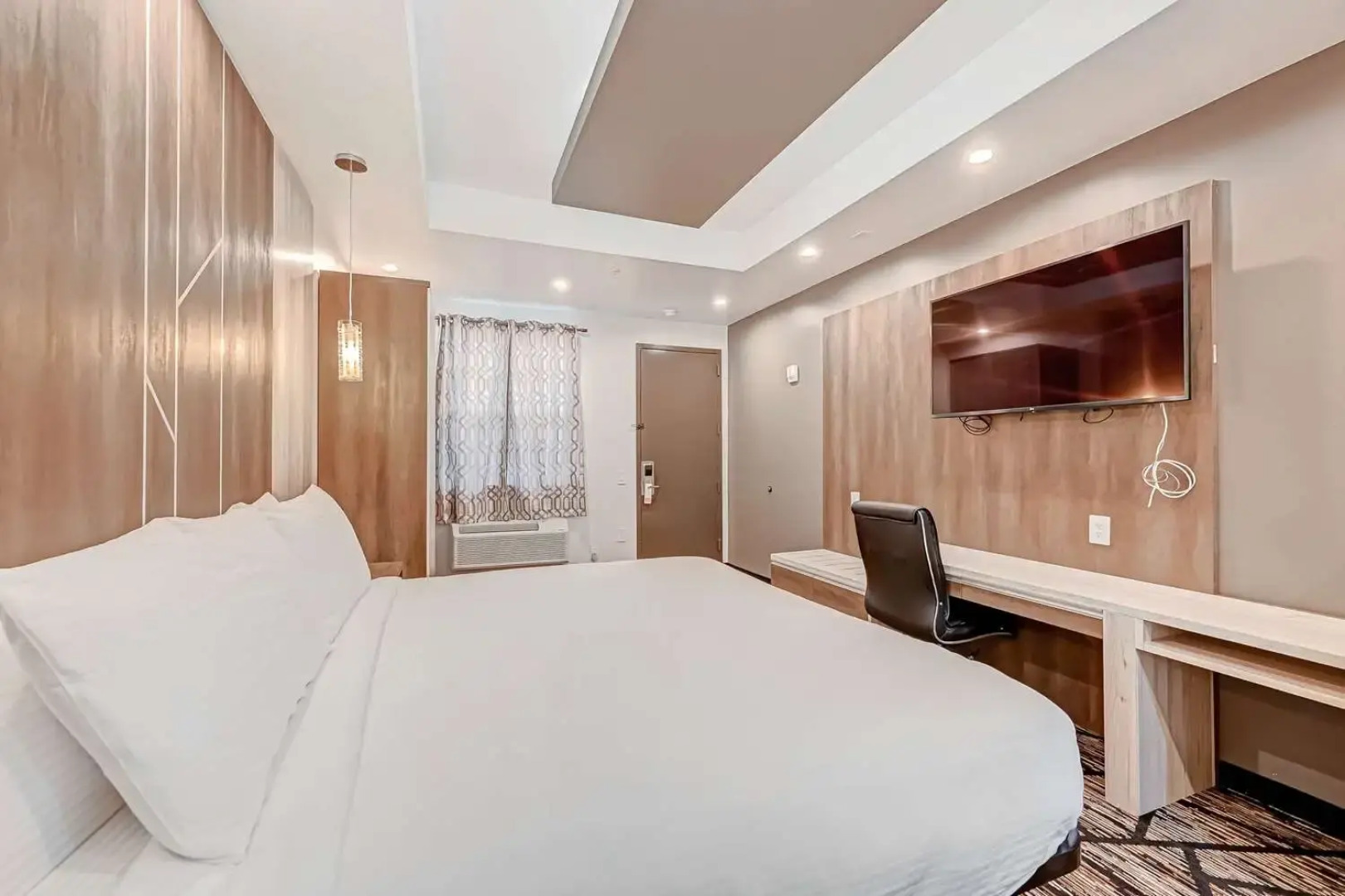 Comfeeni Inn and Suites