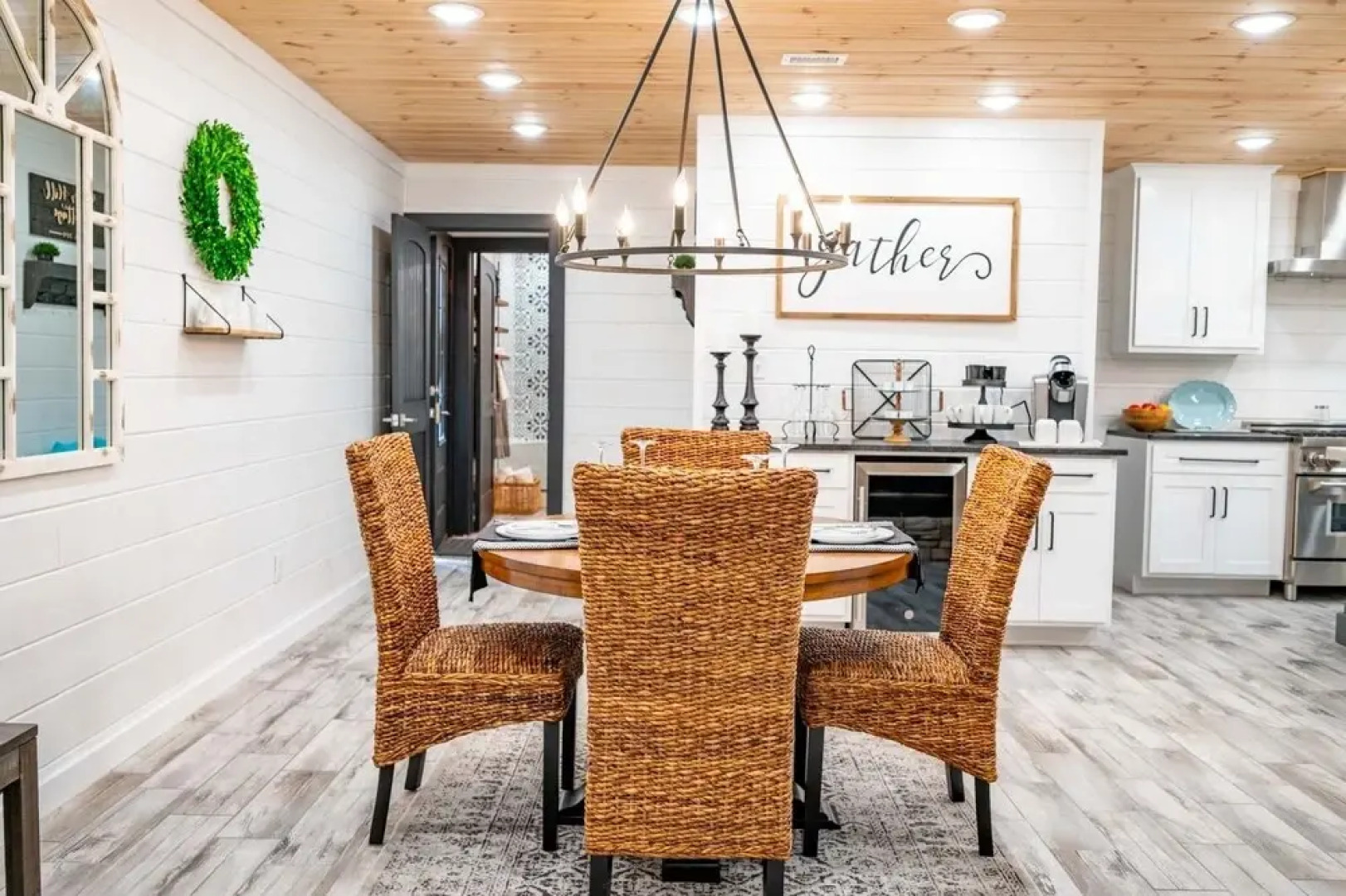 Sugar Hill Newly Remodeled includes Fully Supplied Kitchen and Hot Tub by RedAwning