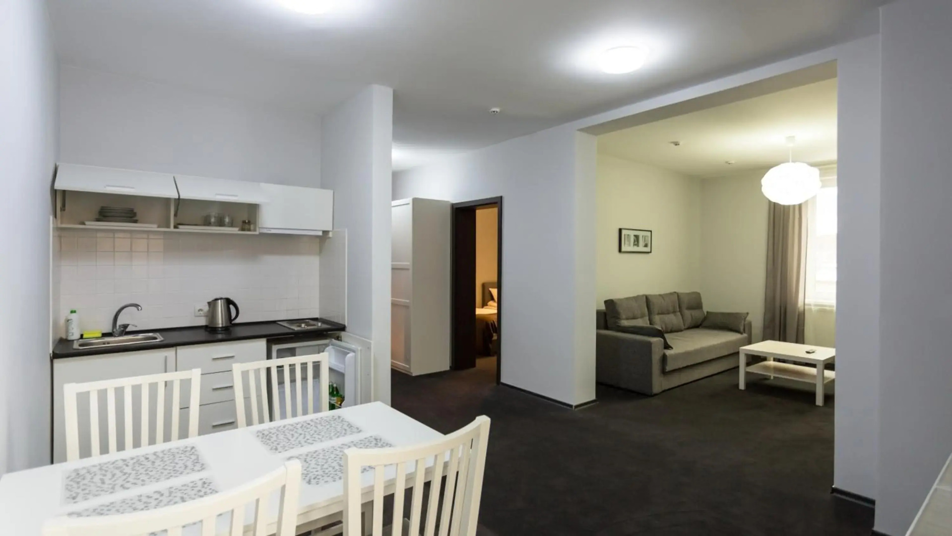 Rakhiv Hotel & Apartments