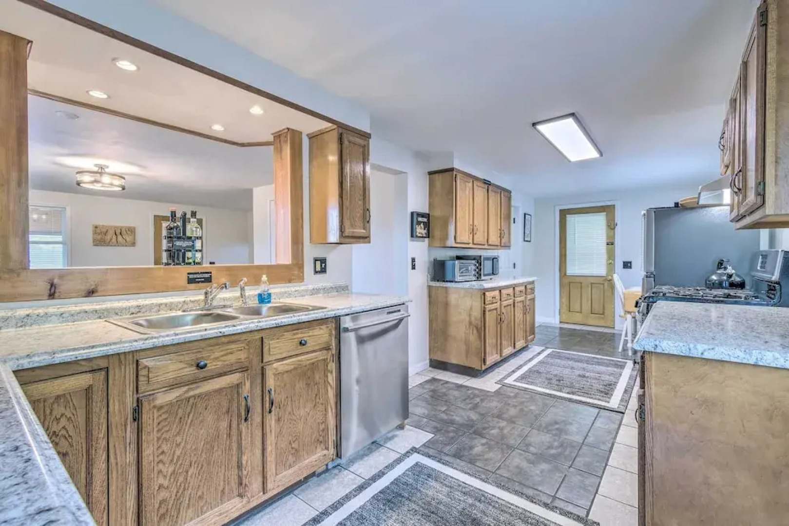 Watkins Glen Lakeview Cottage w/ Waterfall!