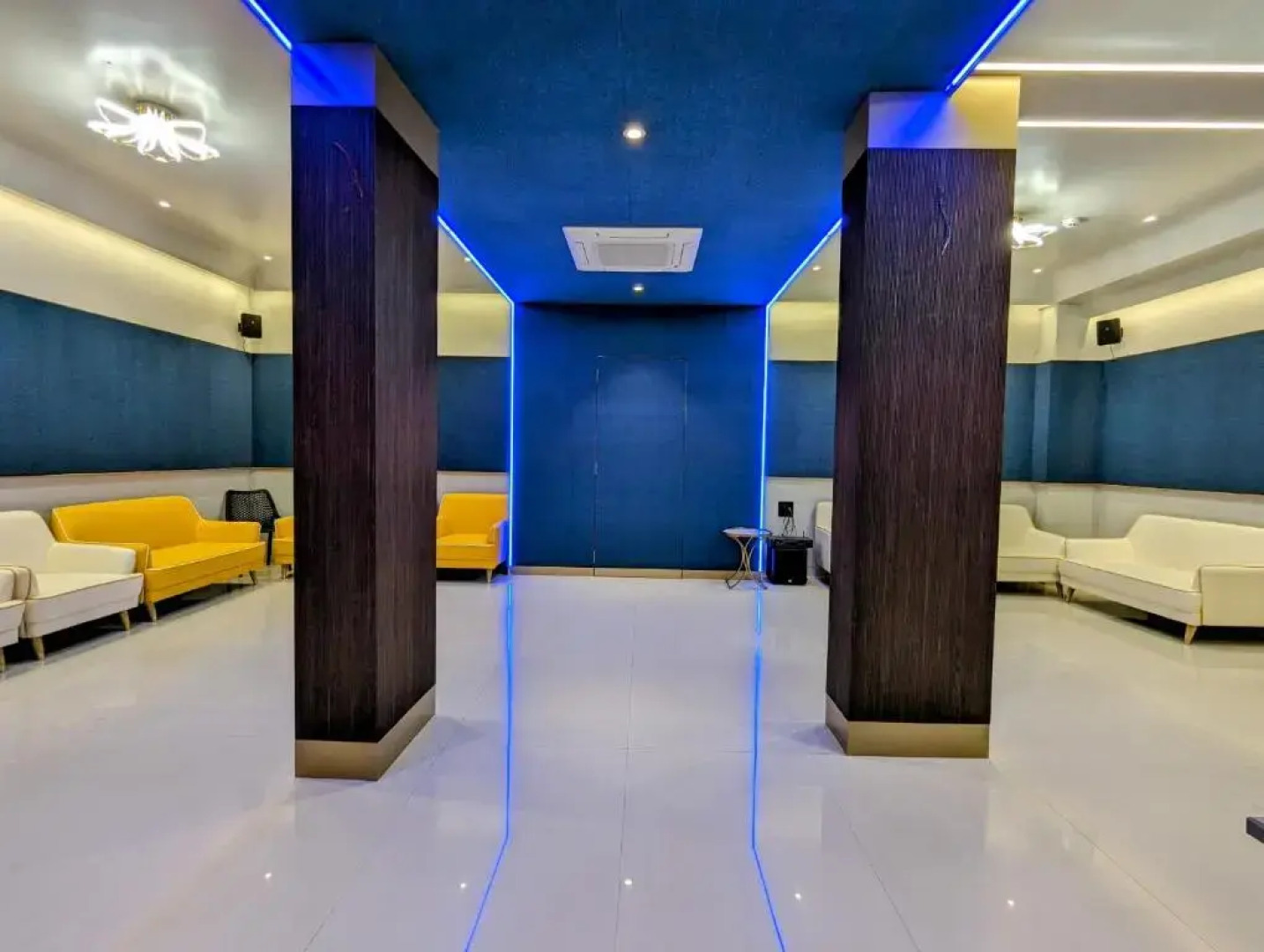 Hotel Red Chillee Restro