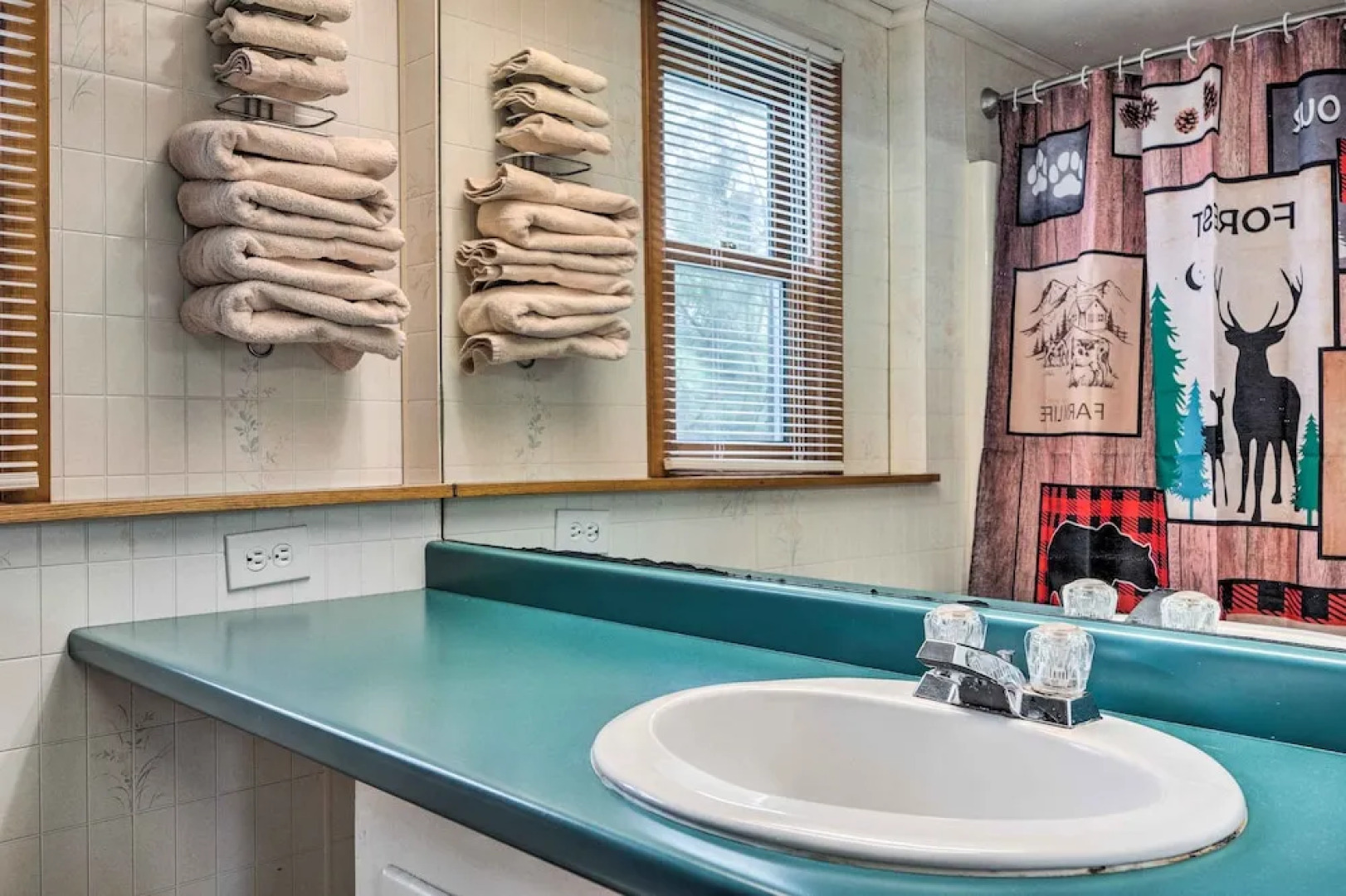 Cozy Franconia Cottage w/ Community Pool & Hot Tub