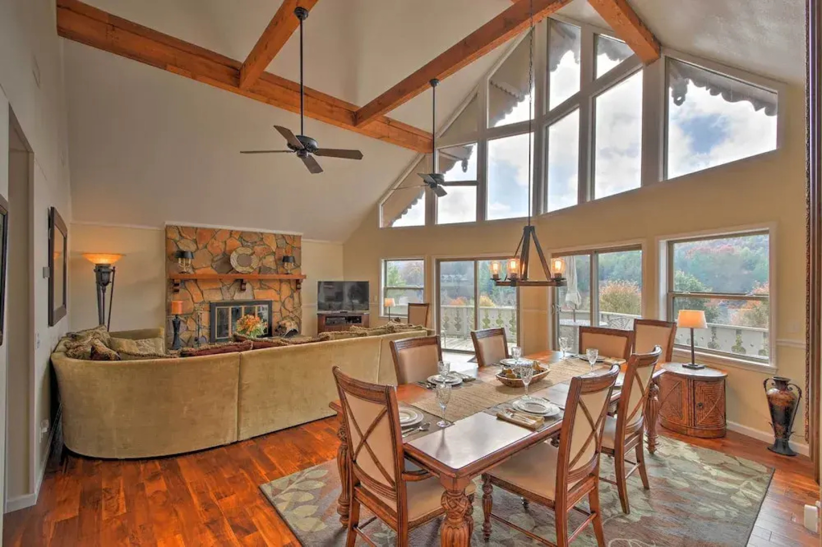 Picturesque Sky Haus Sanctuary w/ Mountain Views