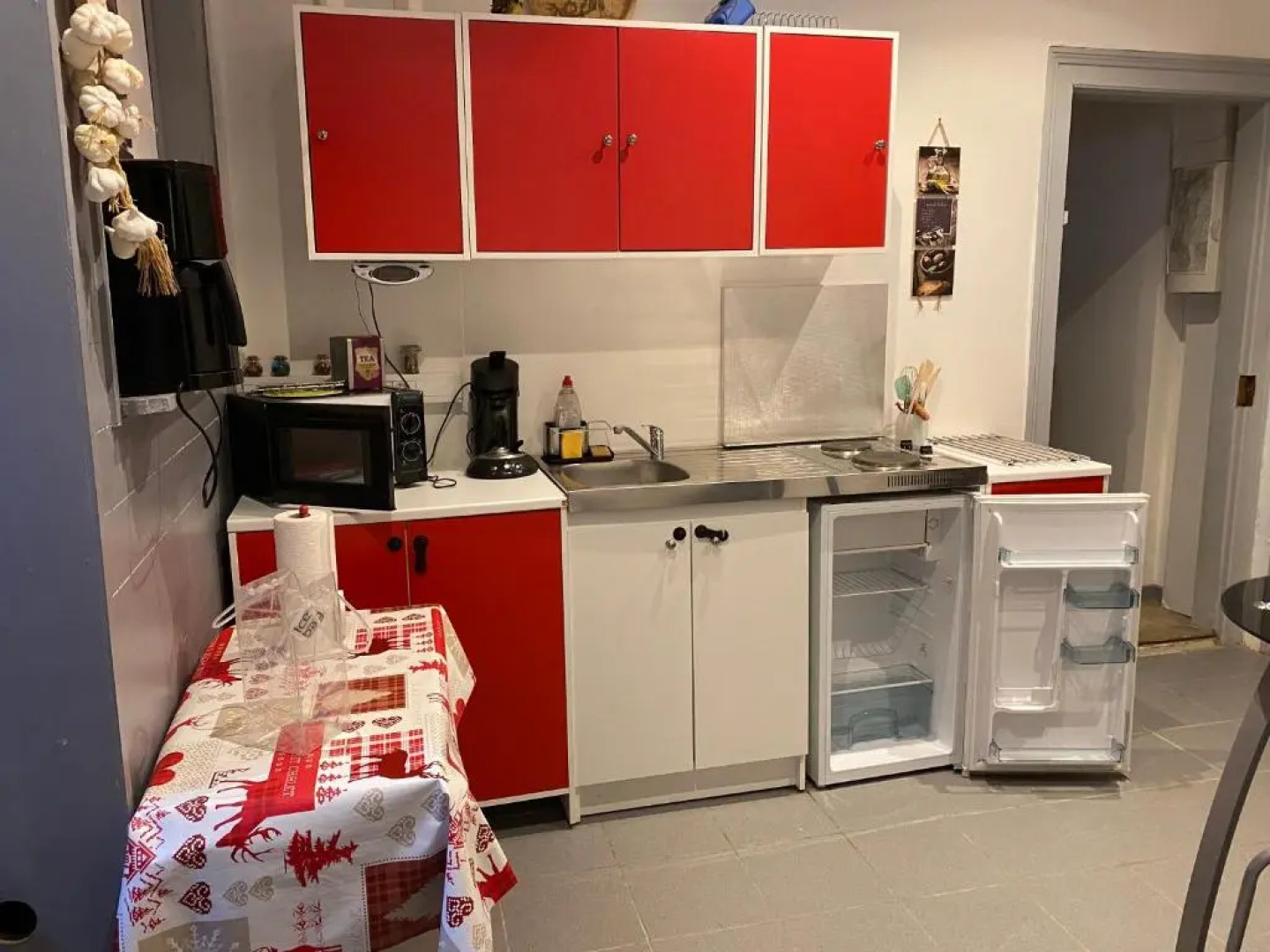 Les Volets Bleus (Adults Only)