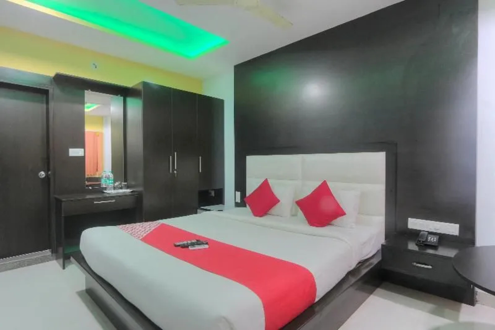 Capital O 15965 Hotel Nandi Gateway
