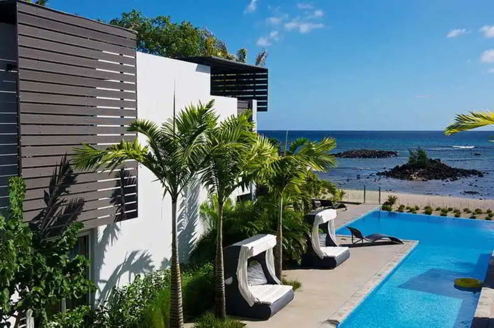 Plage Bleue Beachfront Apartments