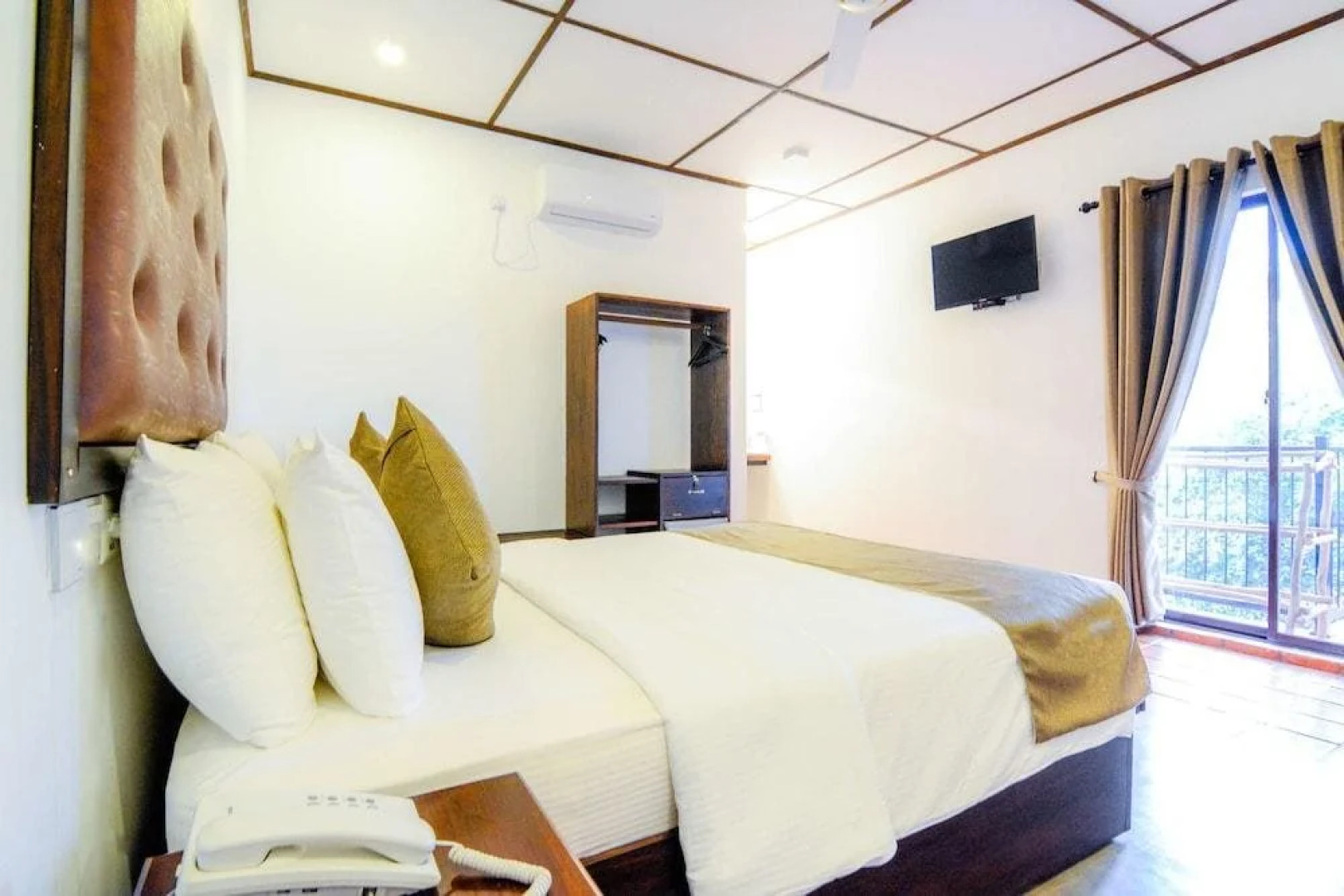 Arana by Forest Trails