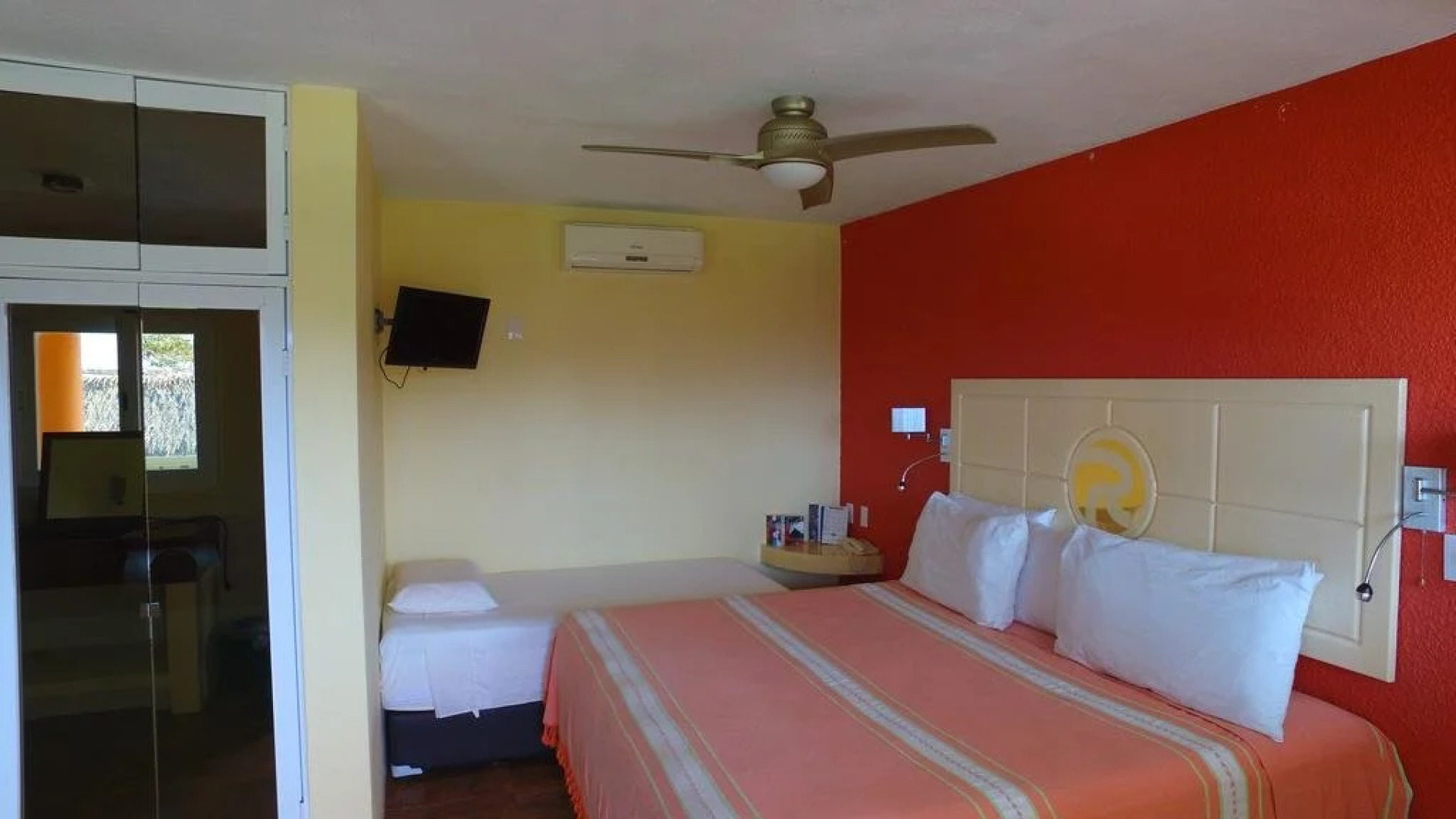 Hotel La Roca Natural