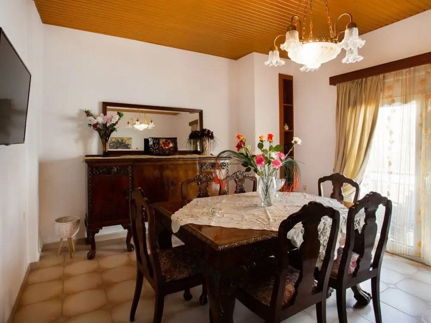 Gorgeous Holiday Home in Arhanes with Balcony