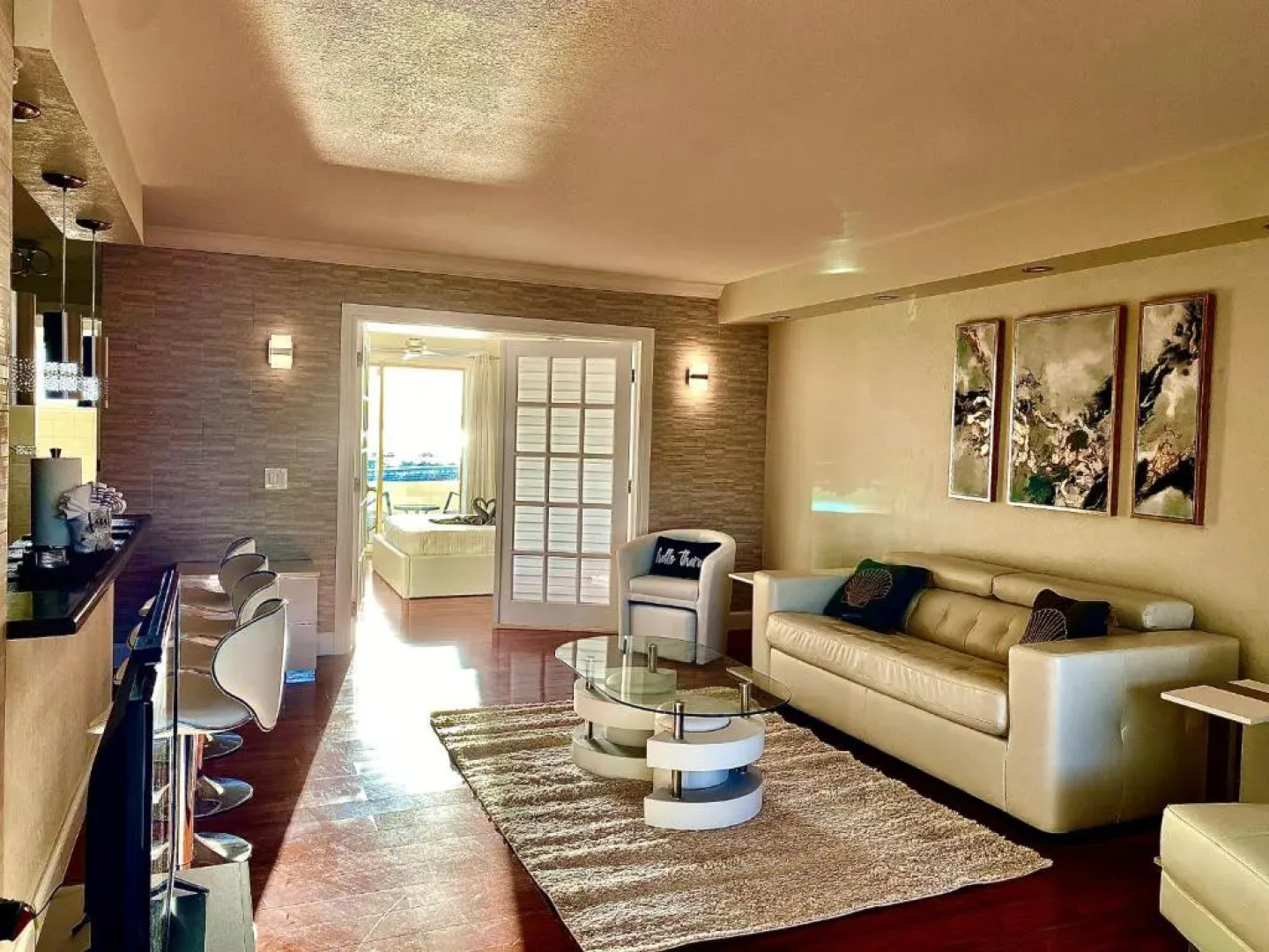 Modern waterfront apartment with pool and free parking 5 mins drive to Miami Beach