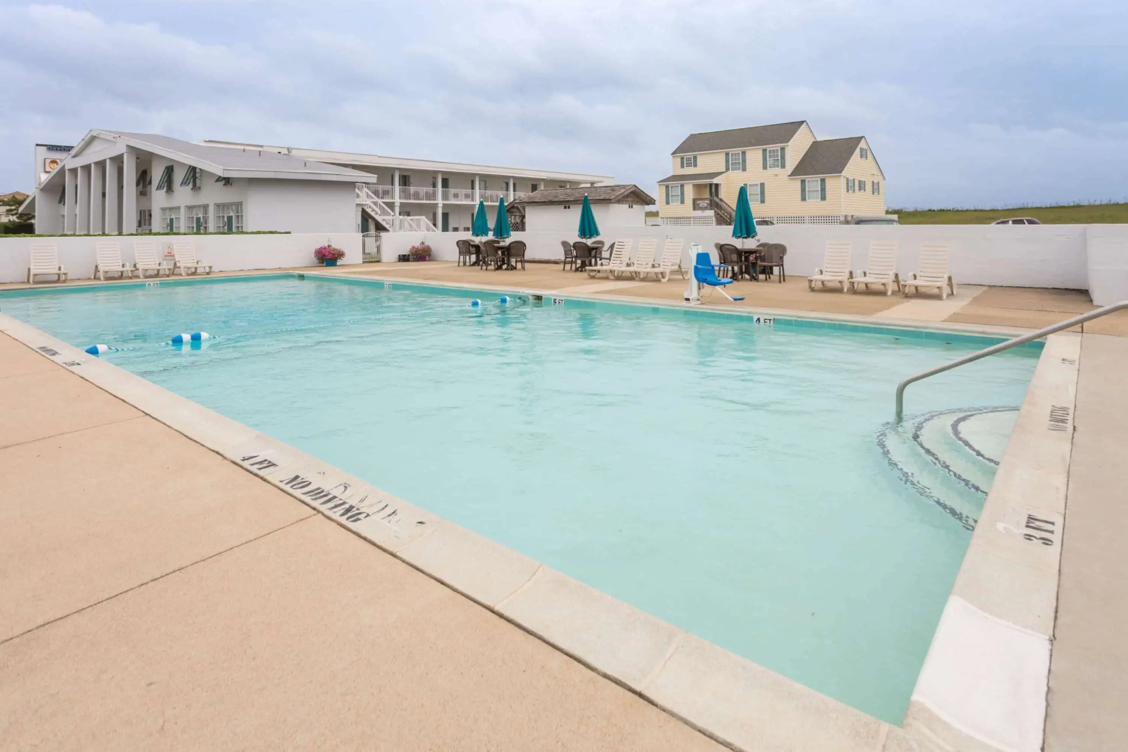 Days Inn by Wyndham Kill Devil Hills Oceanfront - Wilbur