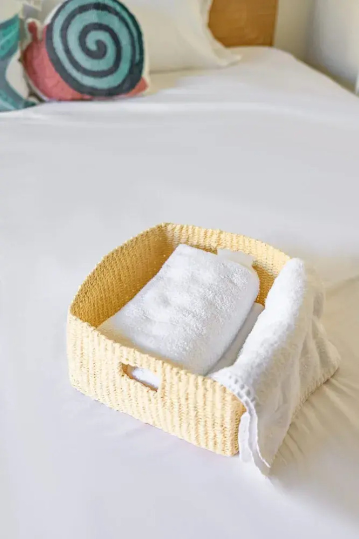 Private Entry Suite w Patio Bath Kitchenette