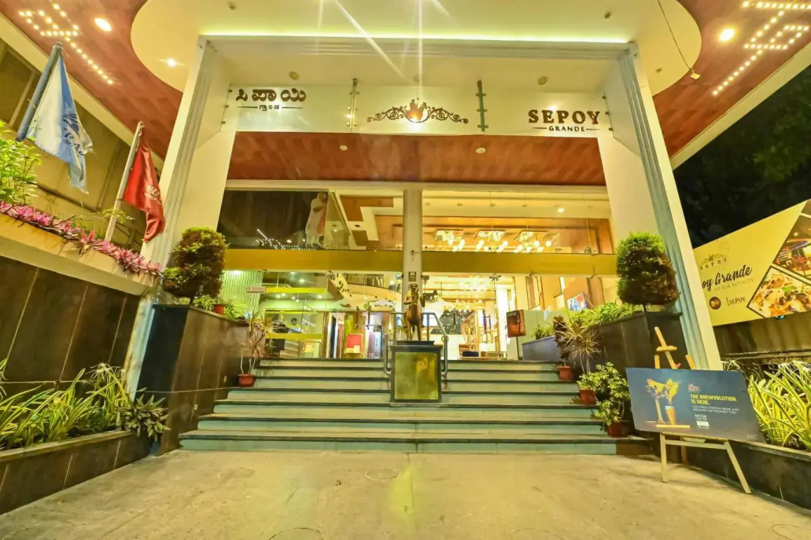 OYO 1711 Hotel Sepoy Grande