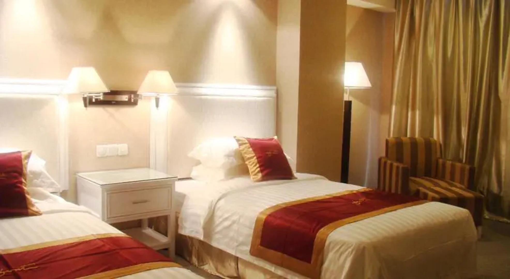 Yongli Holiday Hotel