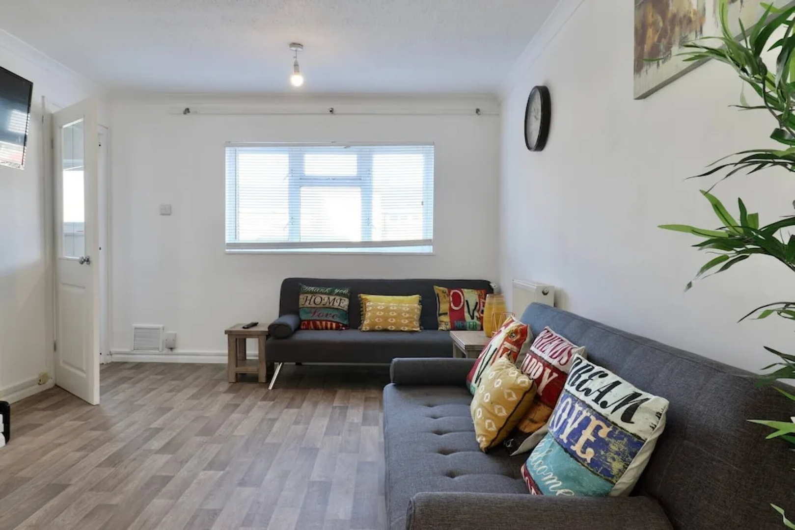 Skyvillion - Valley Way - 3bed House In Stevenage