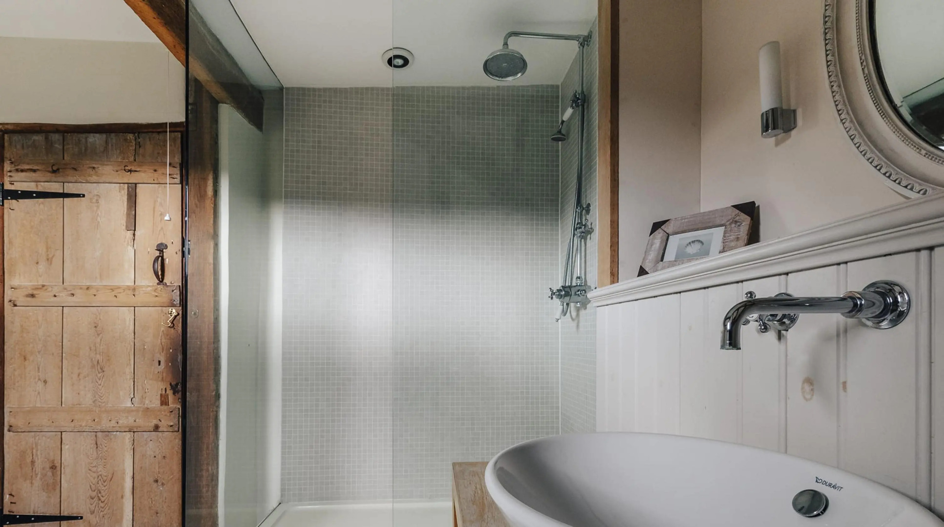 Lavish Tudor Estate Gardens - Sleeps 25