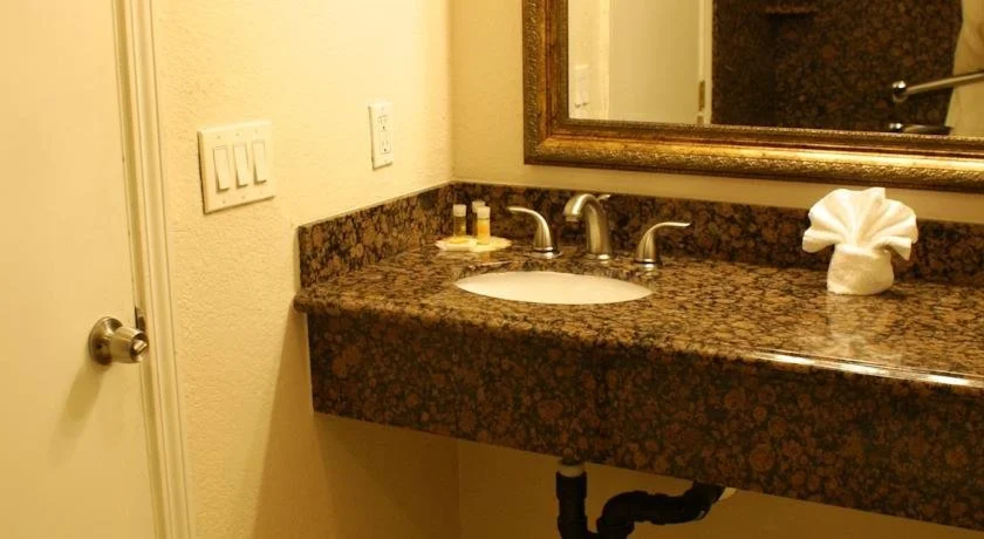 Days Inn - Harbor View