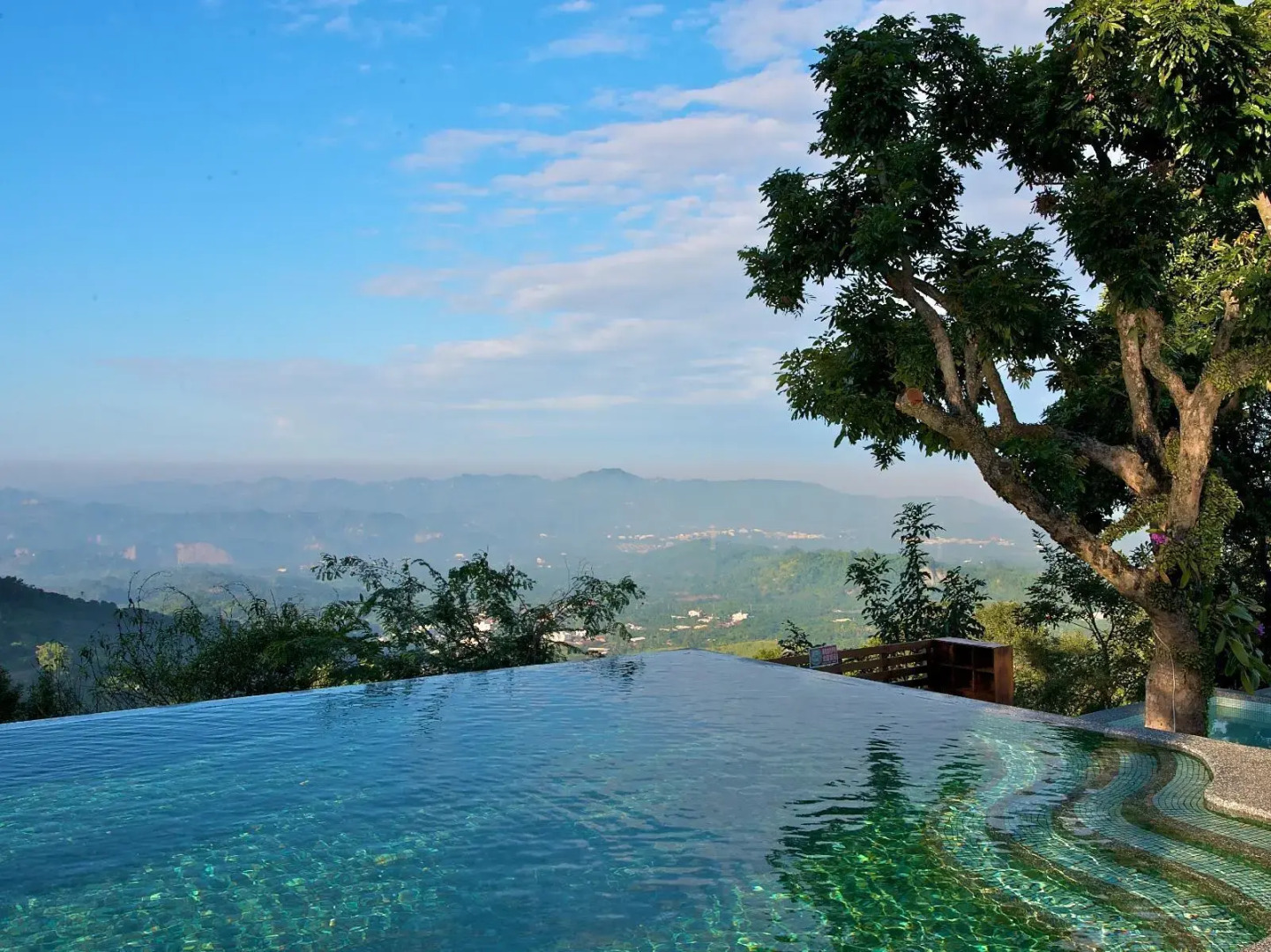 Fairy Lake Leisure Farm B & B