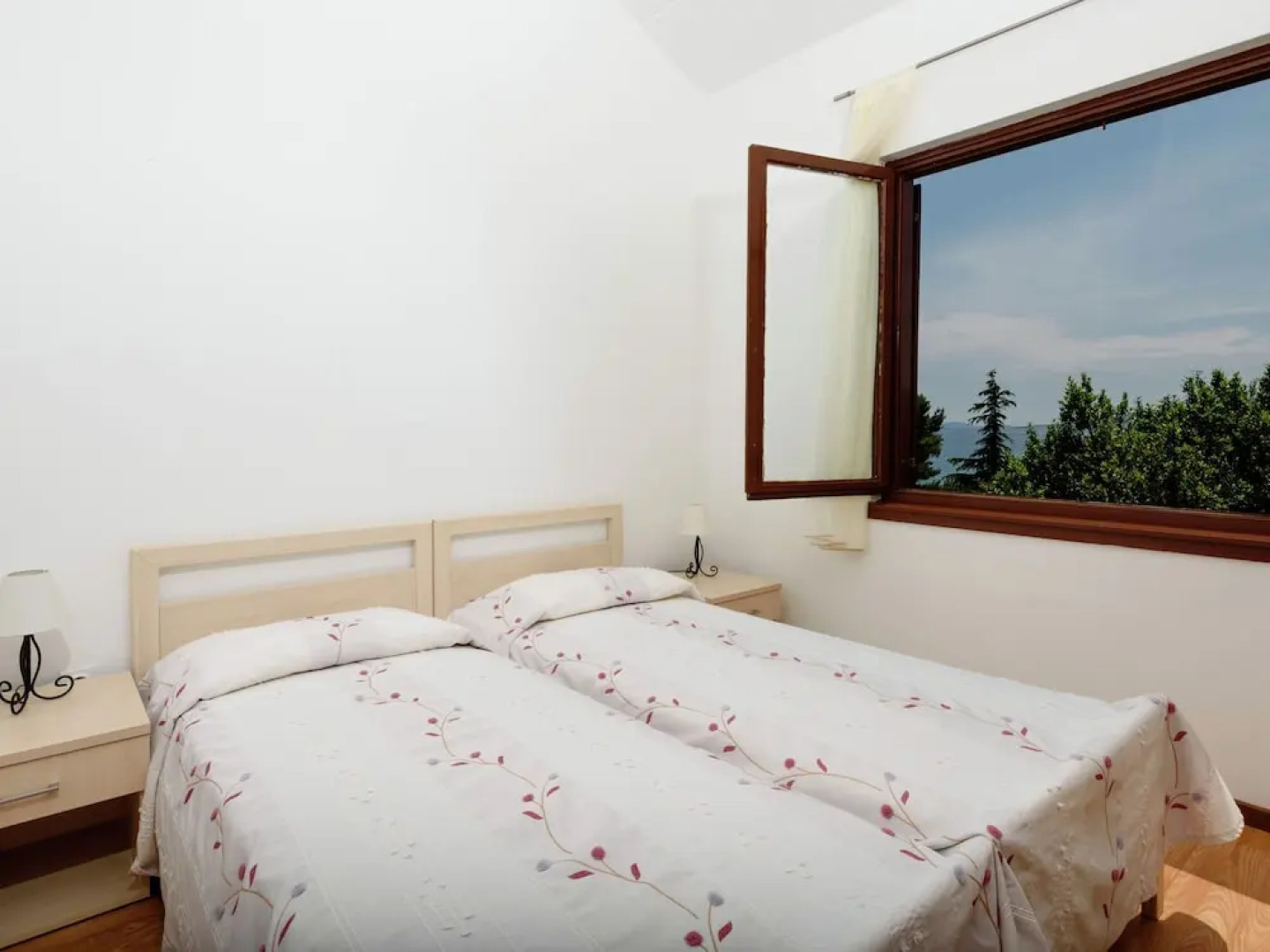 Apartment With Wifi, at 4 km. From City of Trogir