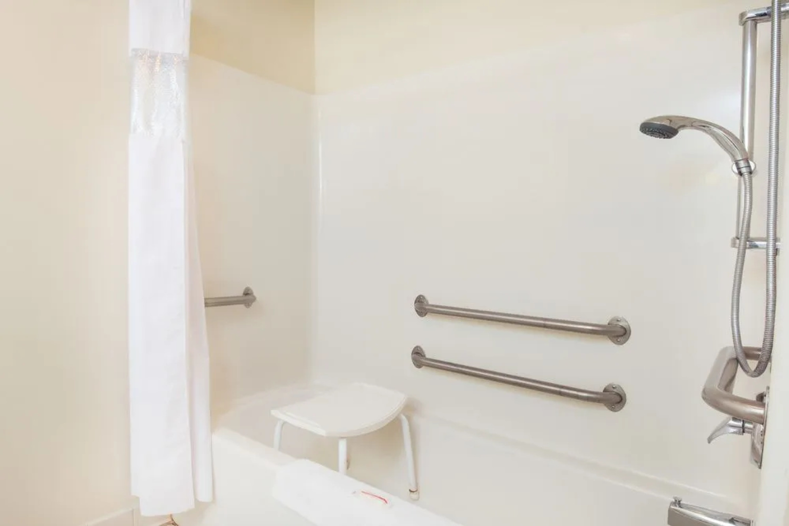 Howard Johnson Inn and Suites Oacoma