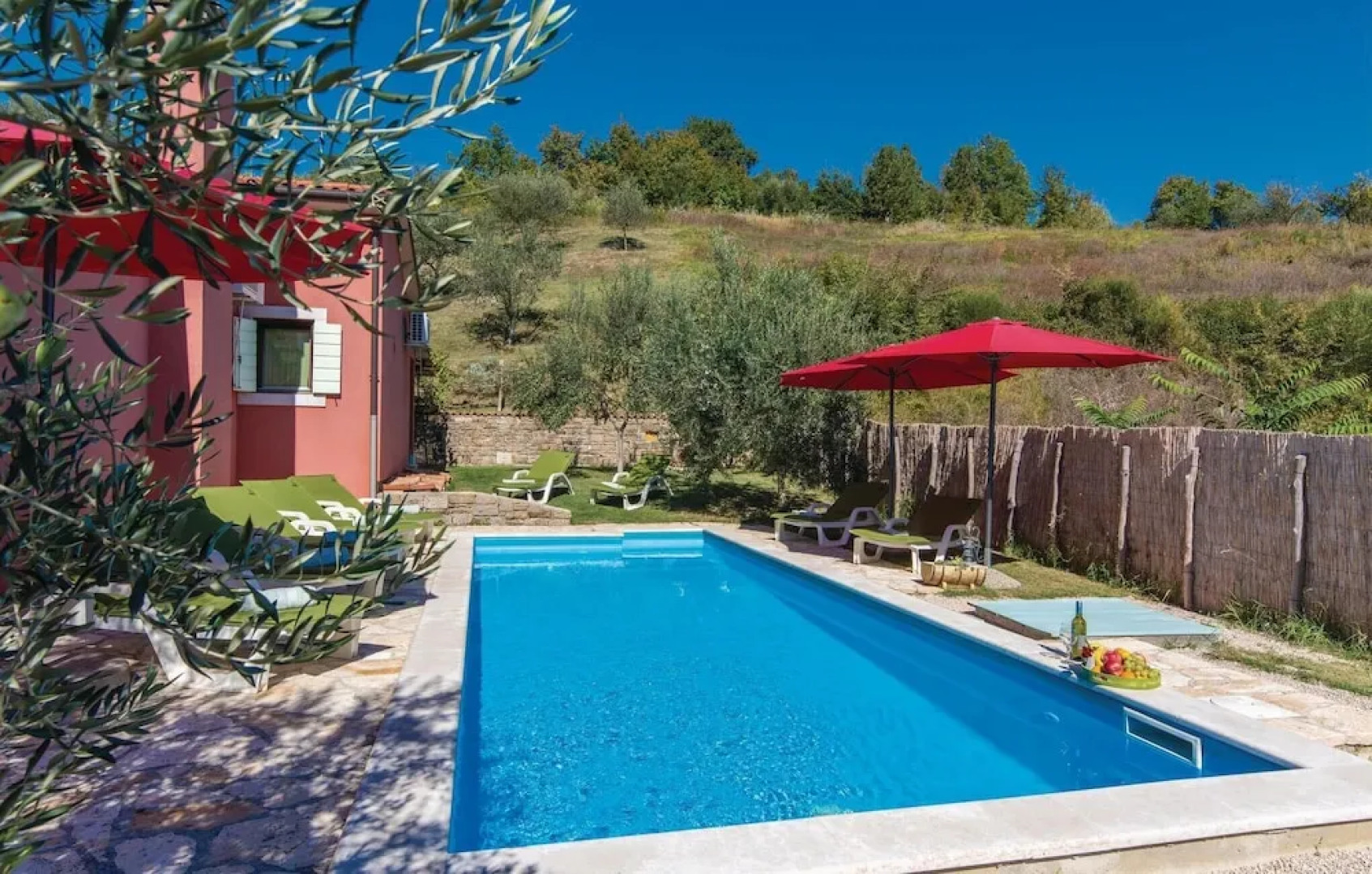 Beautiful Home in Buje With Wifi and 4 Bedrooms