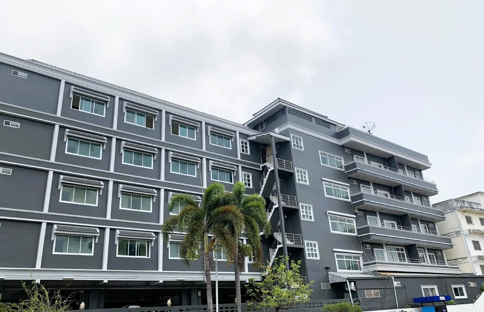 Submukdaphoomplace Hotel