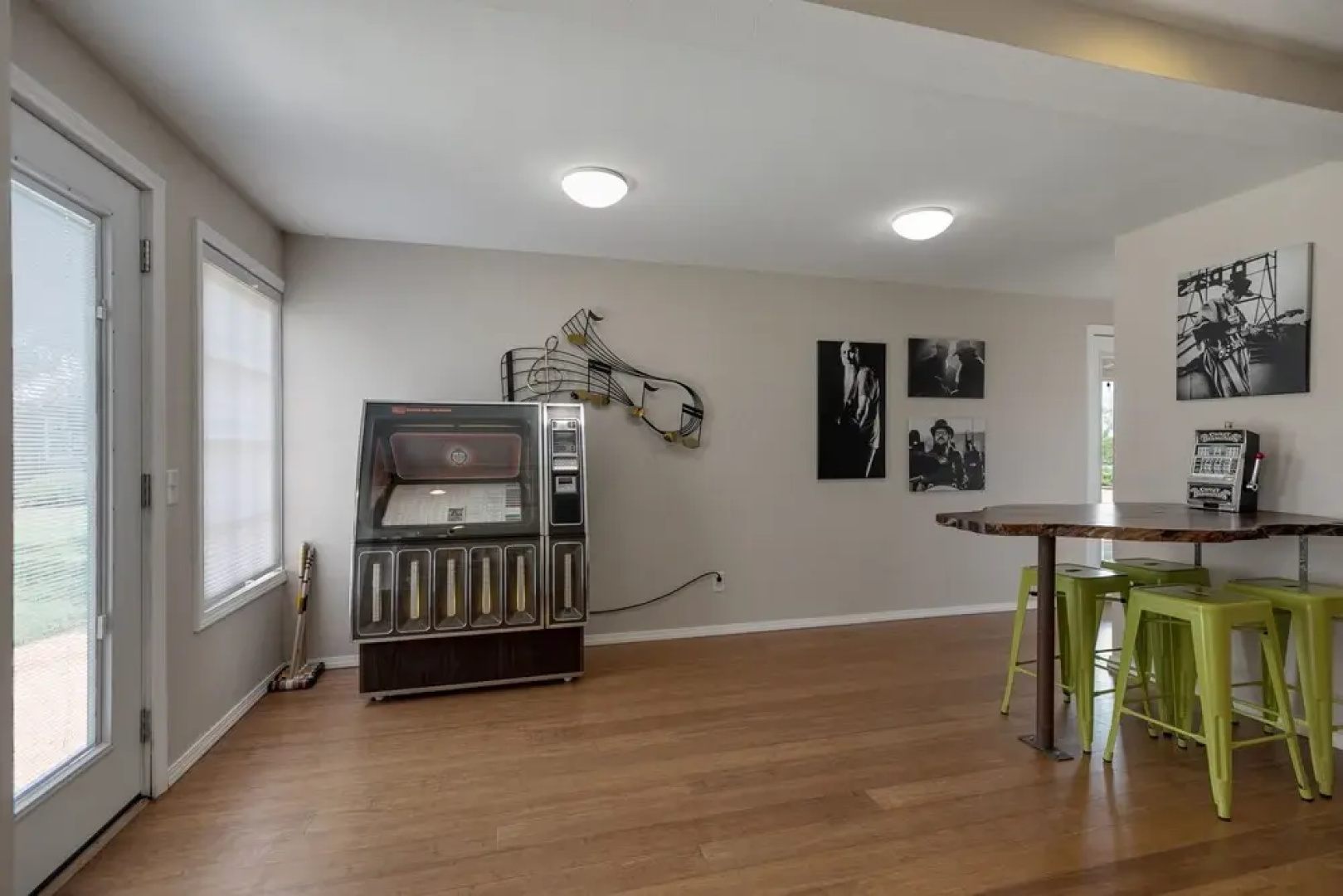 Gorgeous Luxury Bungalow W/hot Tub&fire Pit