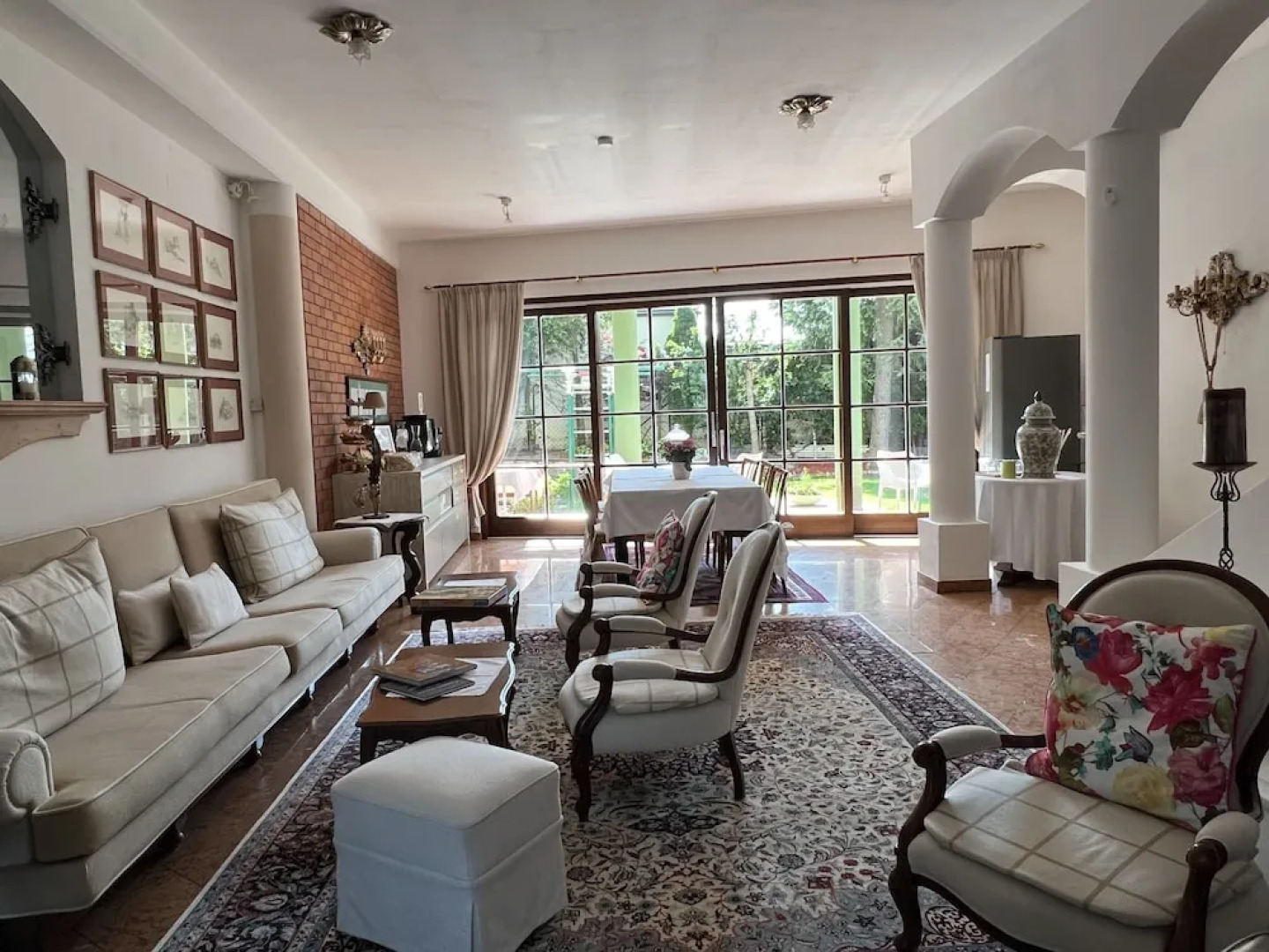 Dietrichsteinerhof Apartments & Rooms