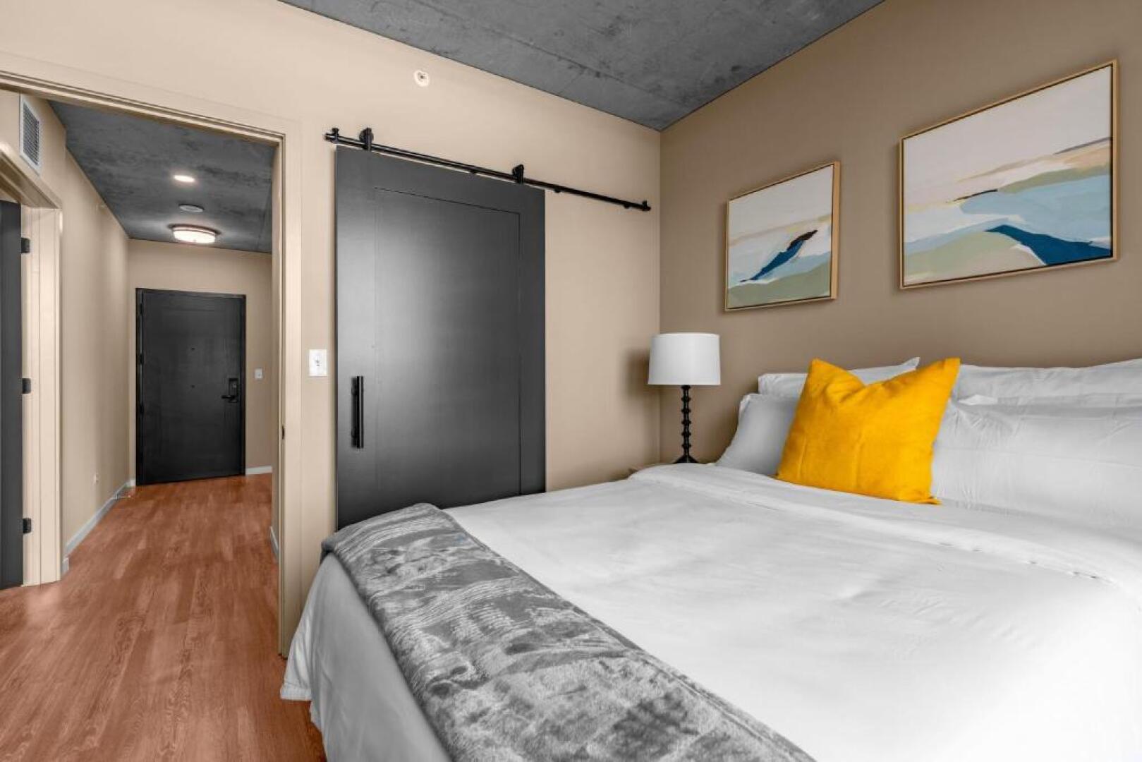 3BR Elegant Glass Penthouse Pool With Deck & Gym