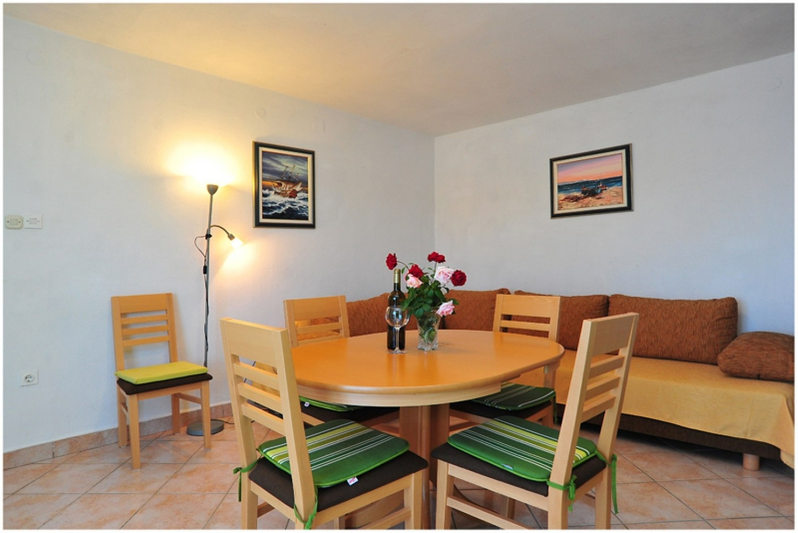 Apartment Ljilja - 10m from the sea with parking: A2 Nin, Zadar riviera