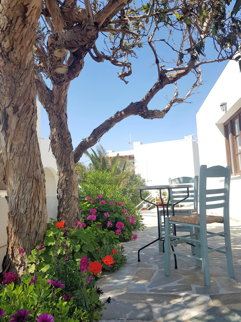 Petros Studios & Suites