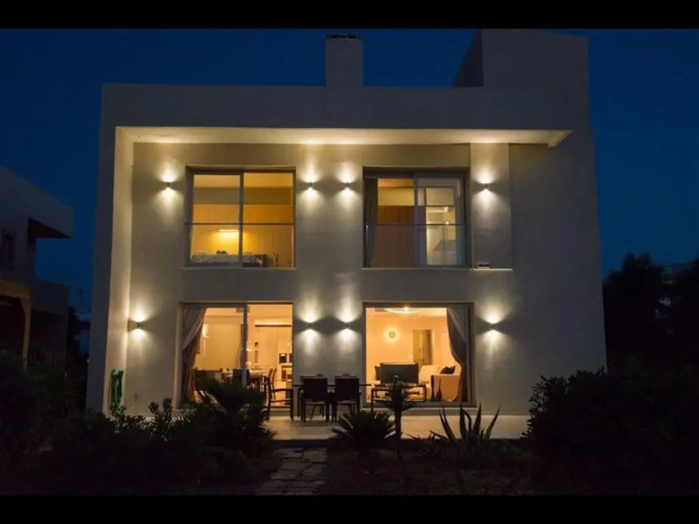 Luxury Villa Beachfront 5 Bedrooms 10-12 Persons