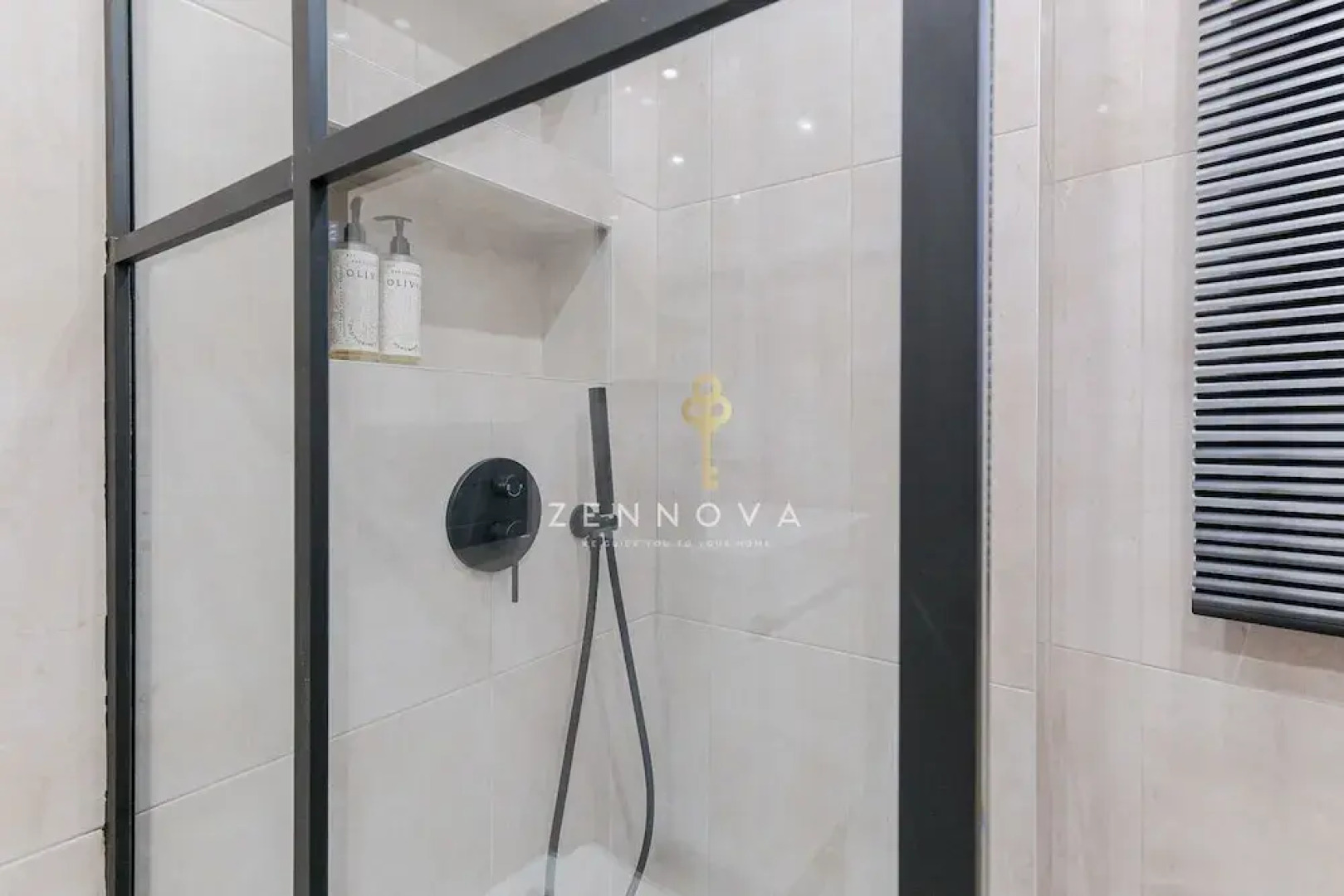 Zennova 72 Tsinari Luxury Suite