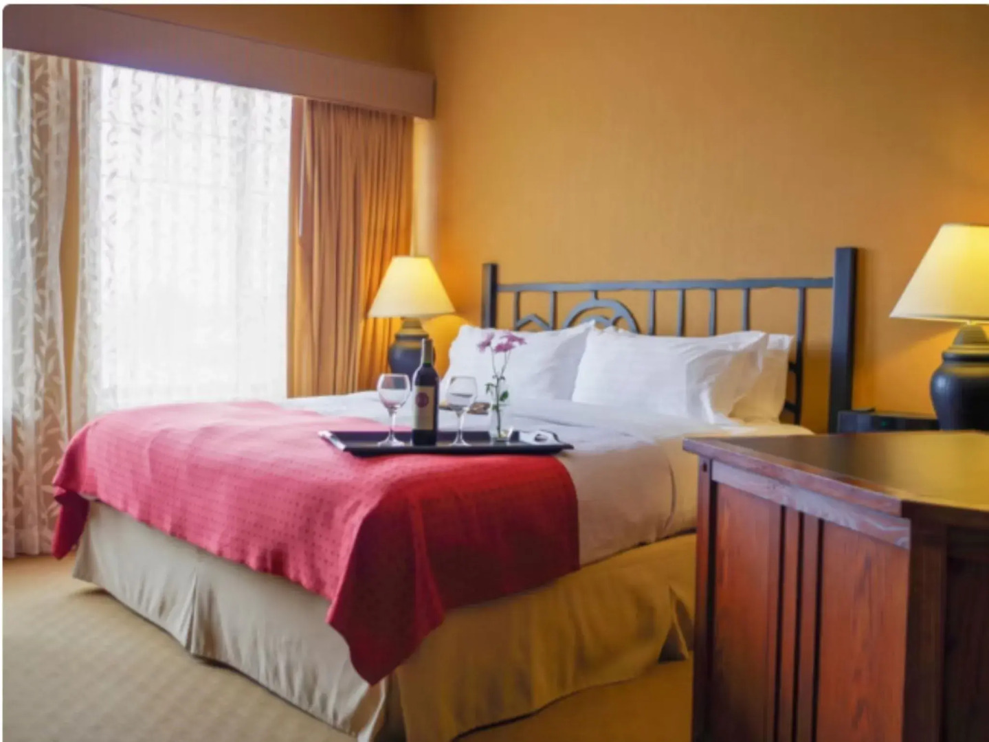 Holiday Inn Pewaukee - Milwaukee West by IHG