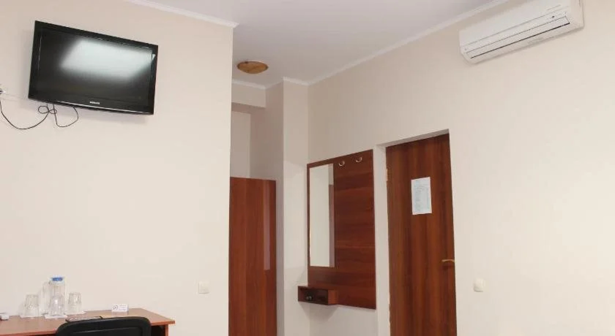 Kapu$ta Hotel
