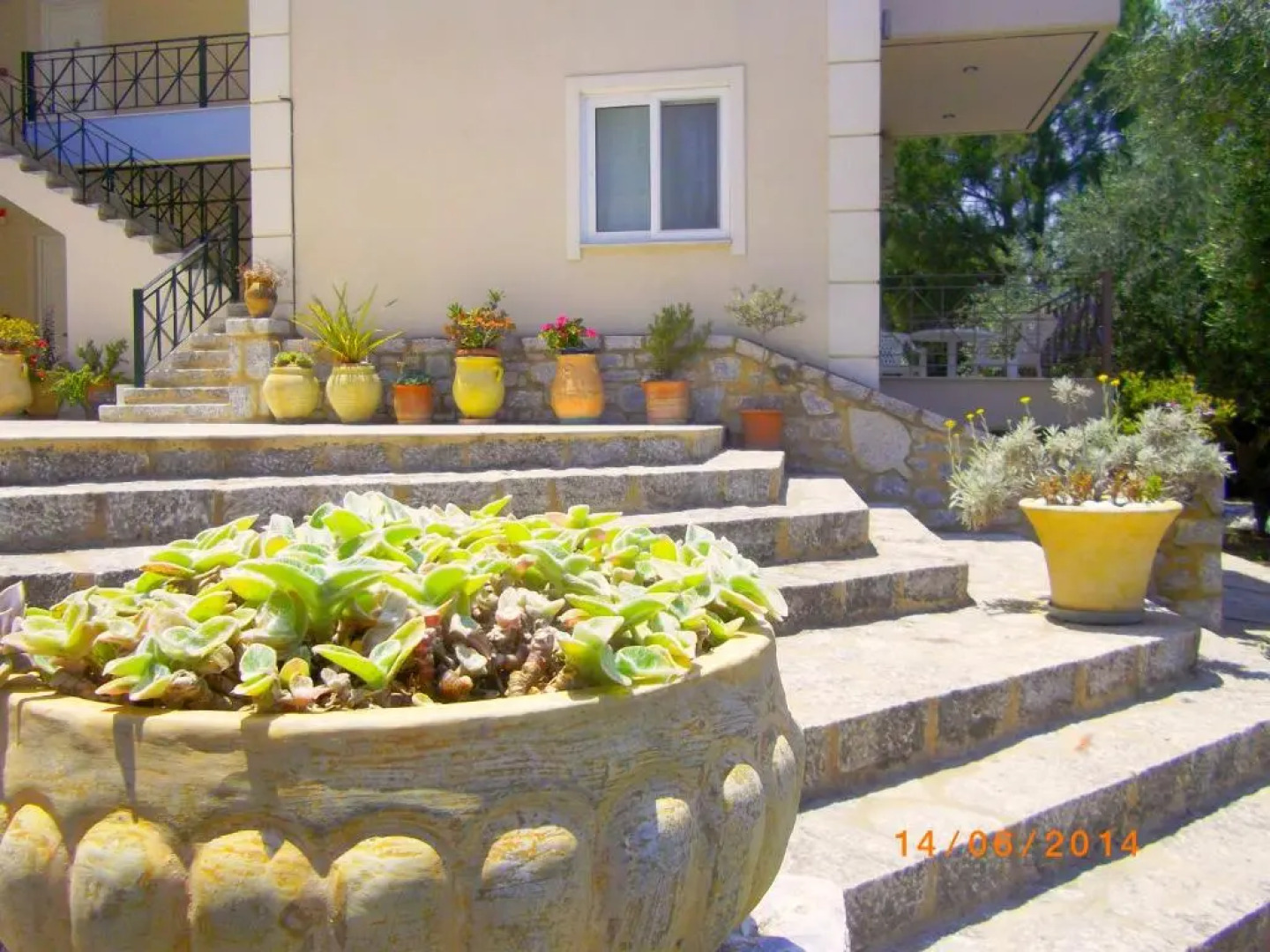 Areti-maria Apartments