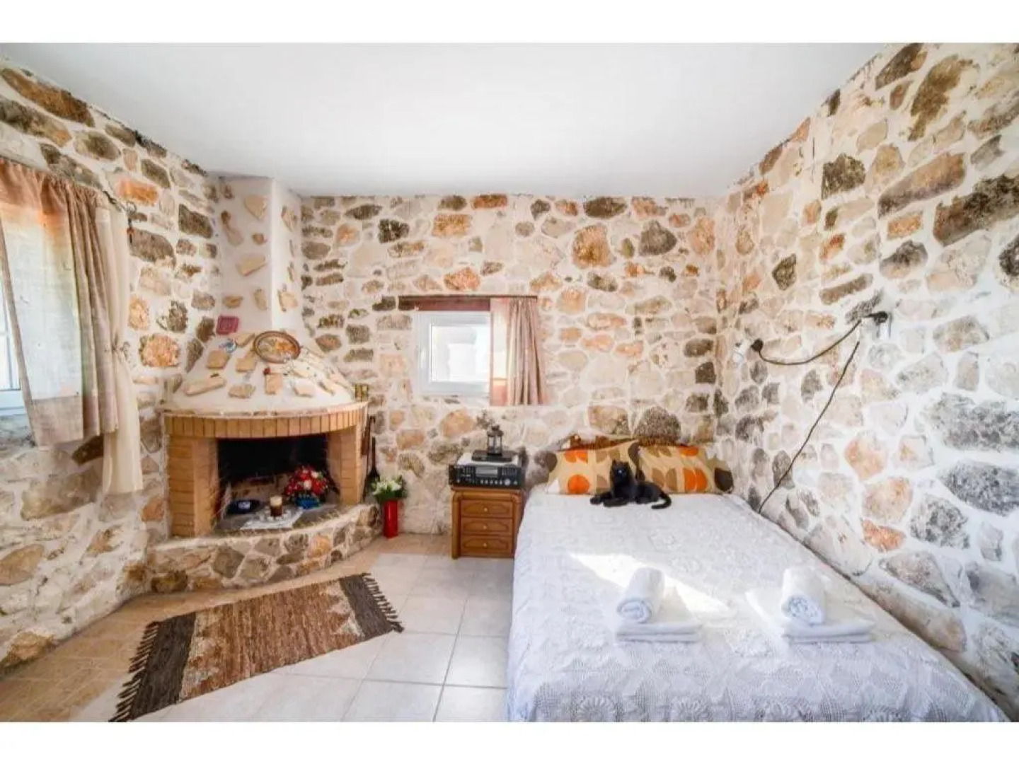 Lithahiro stone house