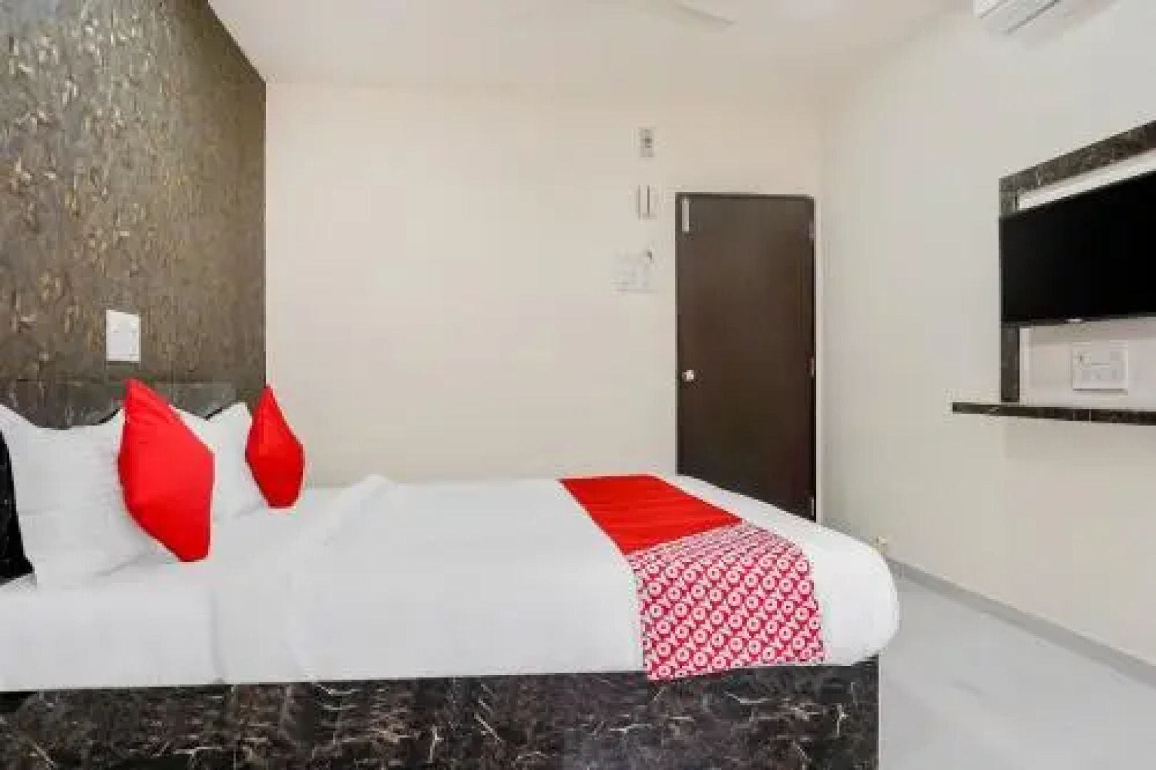 OYO 28474 Hotel Worldking