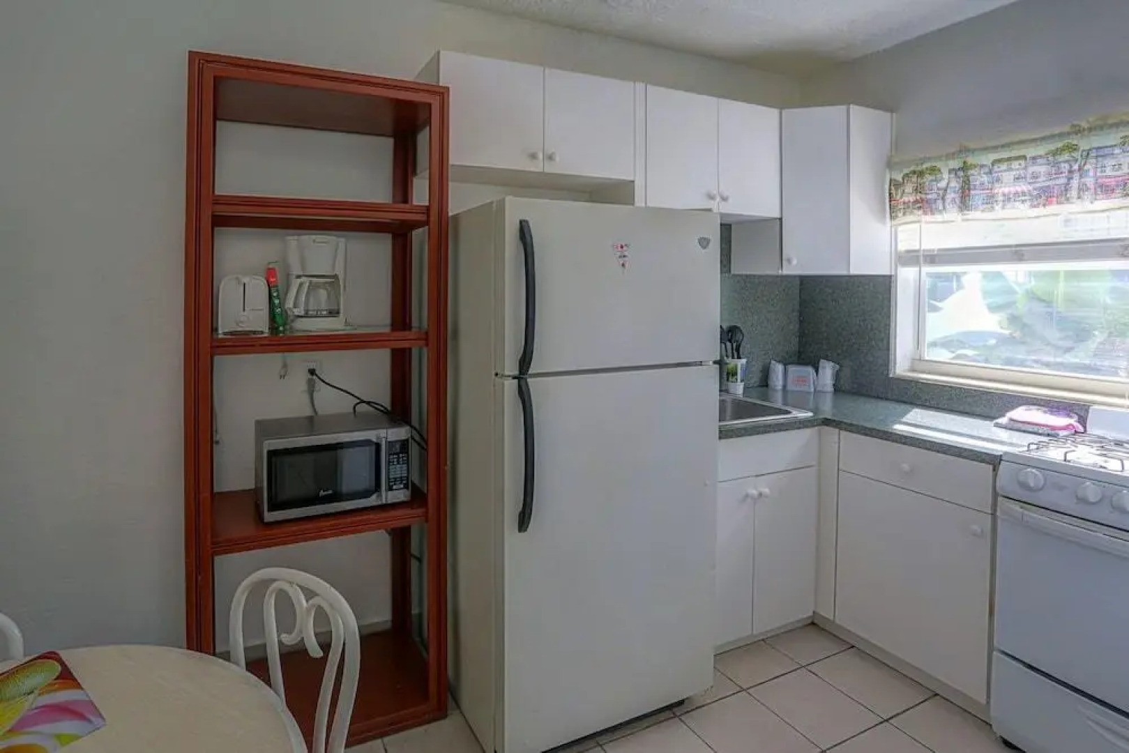 Richards Motel Courtyard