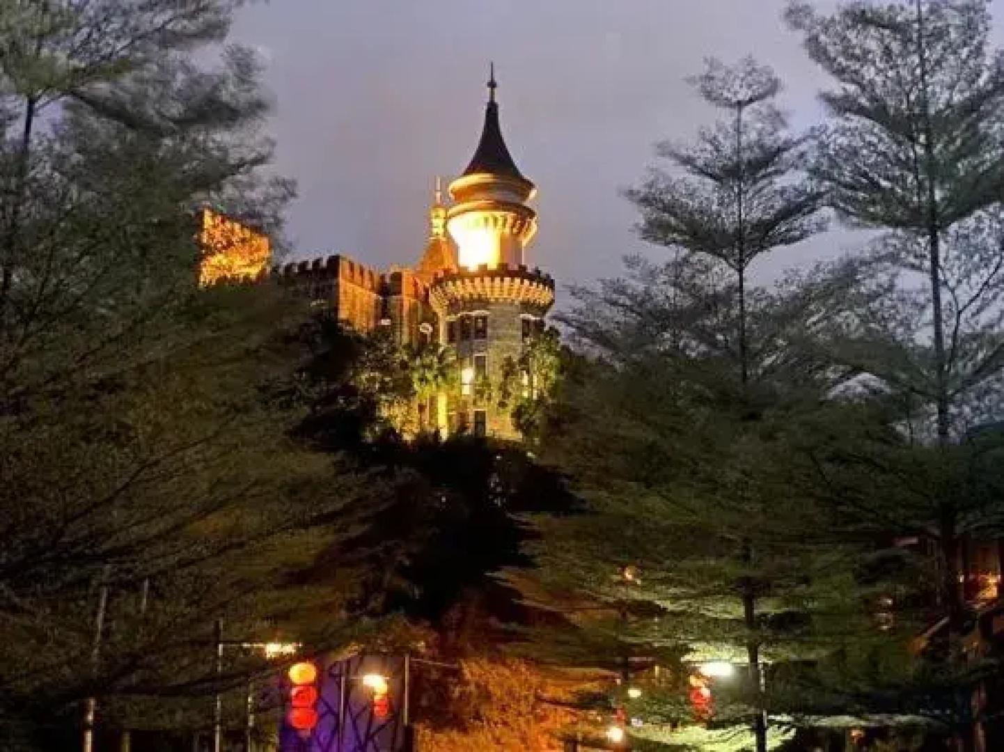Wuzhishan Yisuli Theme Hotel